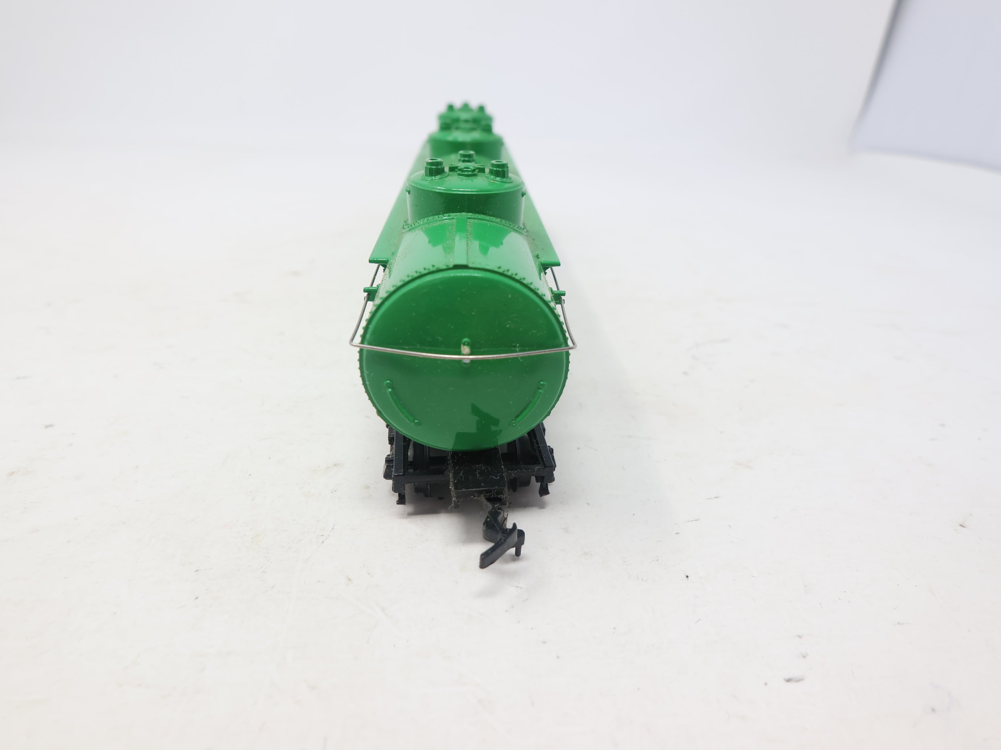 USED Bachmann HO Scale Large Triple Dome Tank Car BASF Wyandotte UTLX #79179