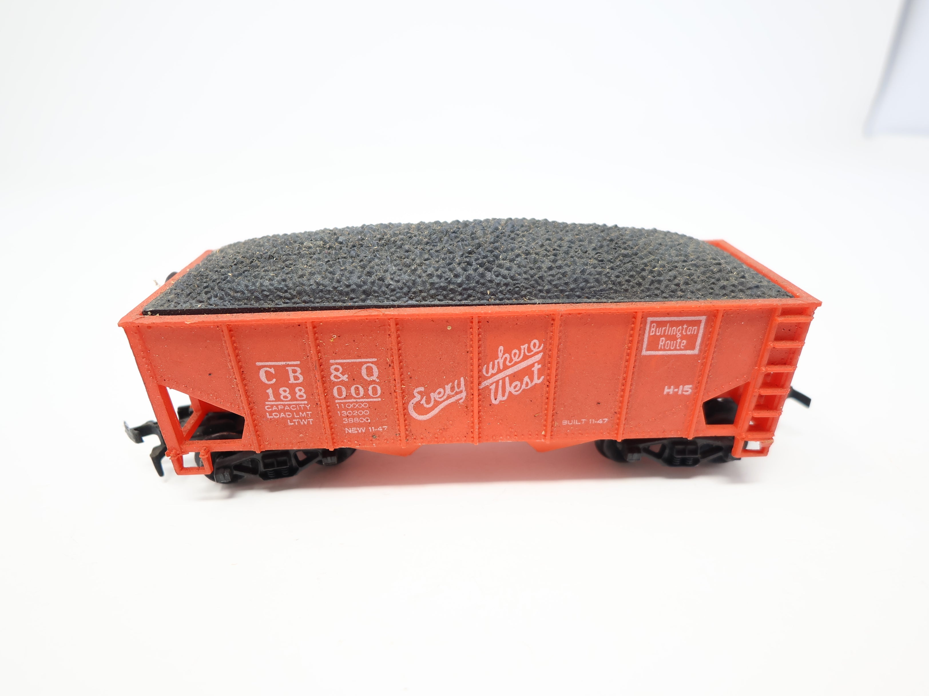 USED HO Scale 2 Bay Hopper Burlington CB&Q #188000 w/ Coal Load