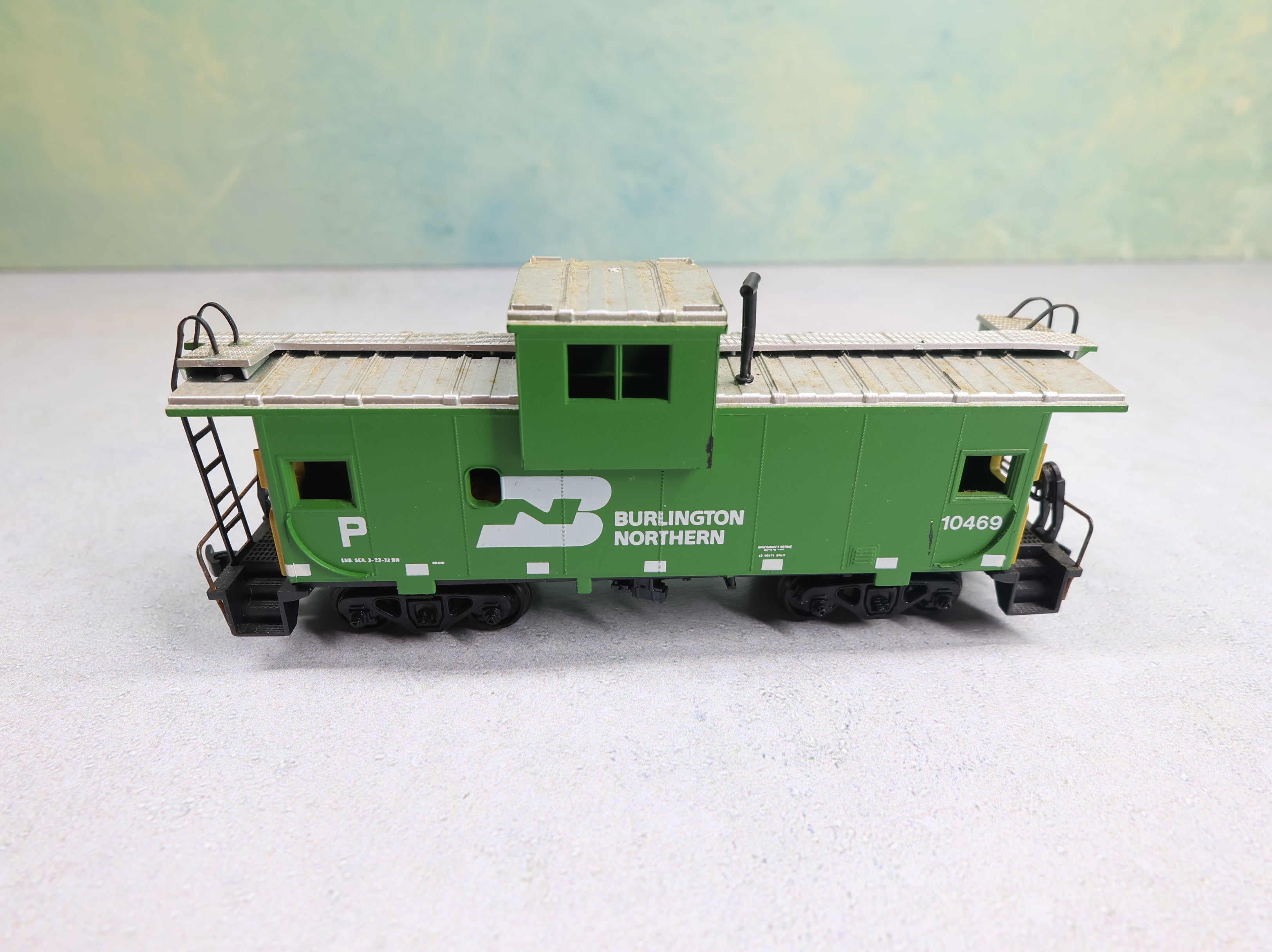 USED Athearn HO Scale Caboose Burlington Northern #10469