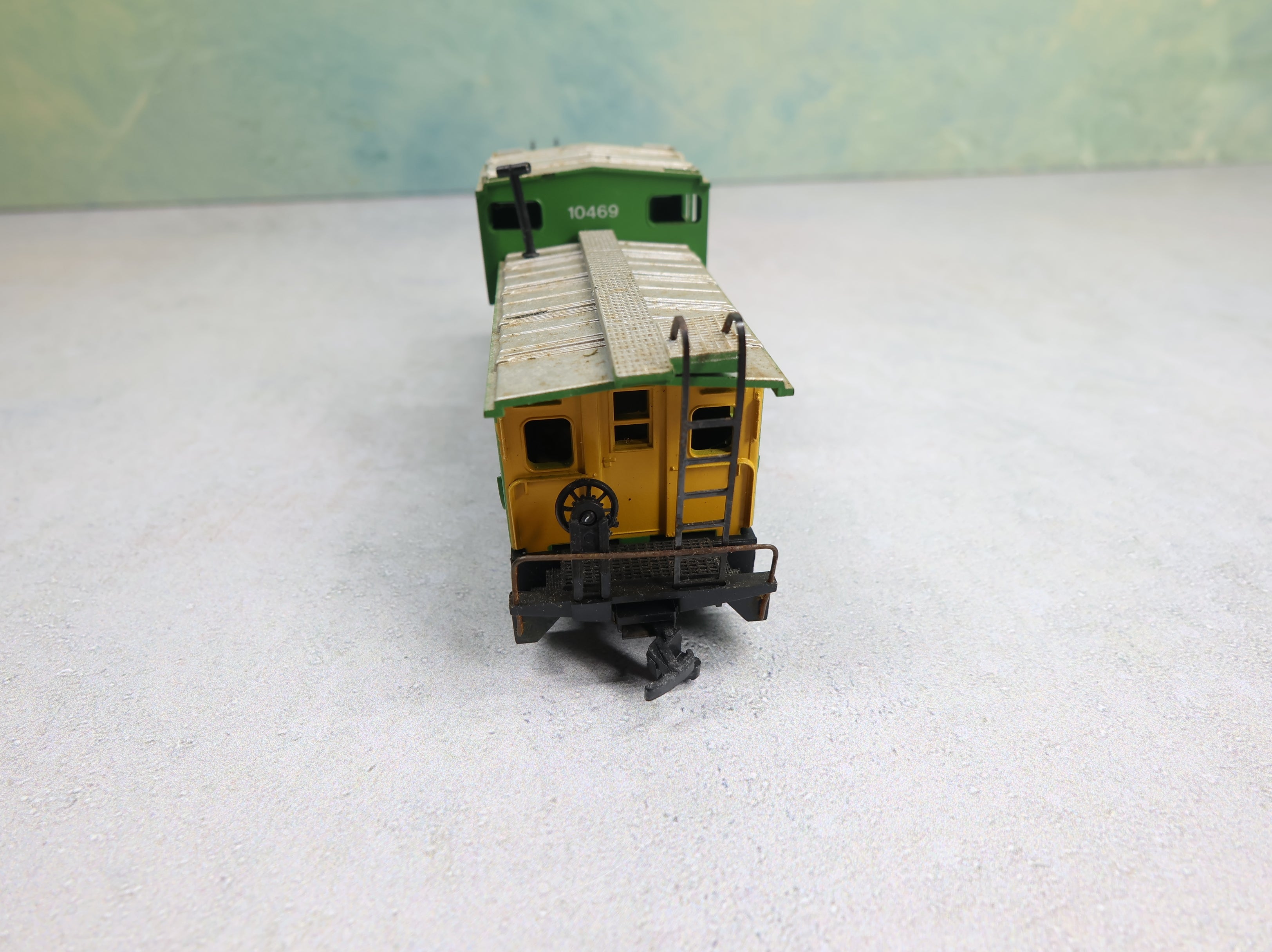 USED Athearn HO Scale Caboose Burlington Northern #10469