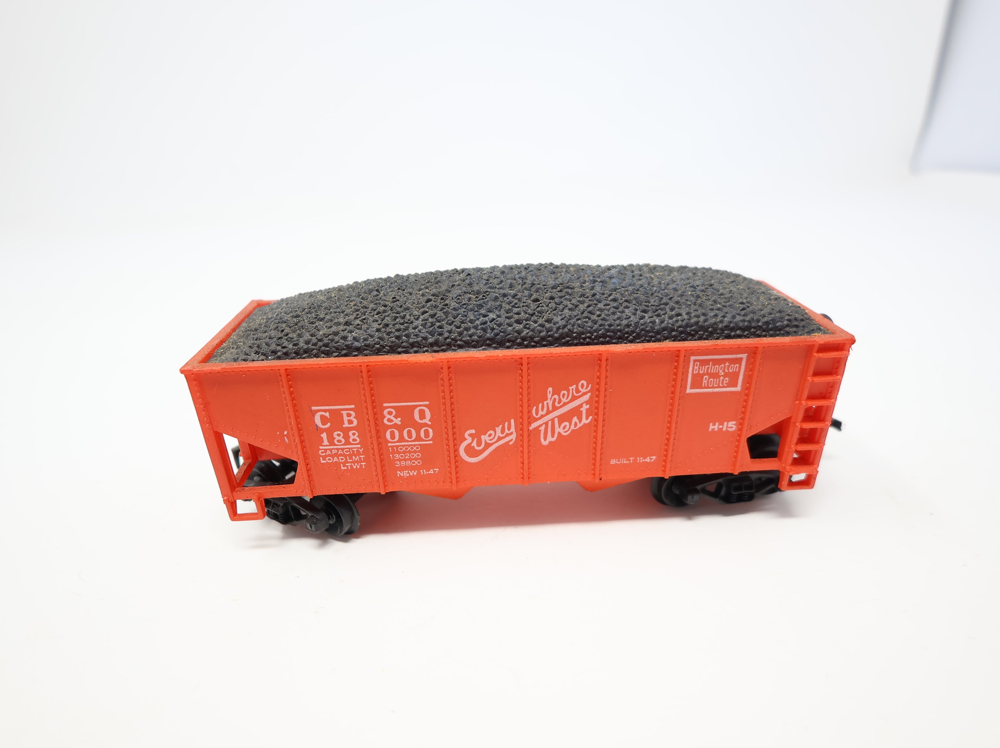 USED HO Scale 2 Bay Hopper Burlington CB&Q #188000 w/ Coal Load