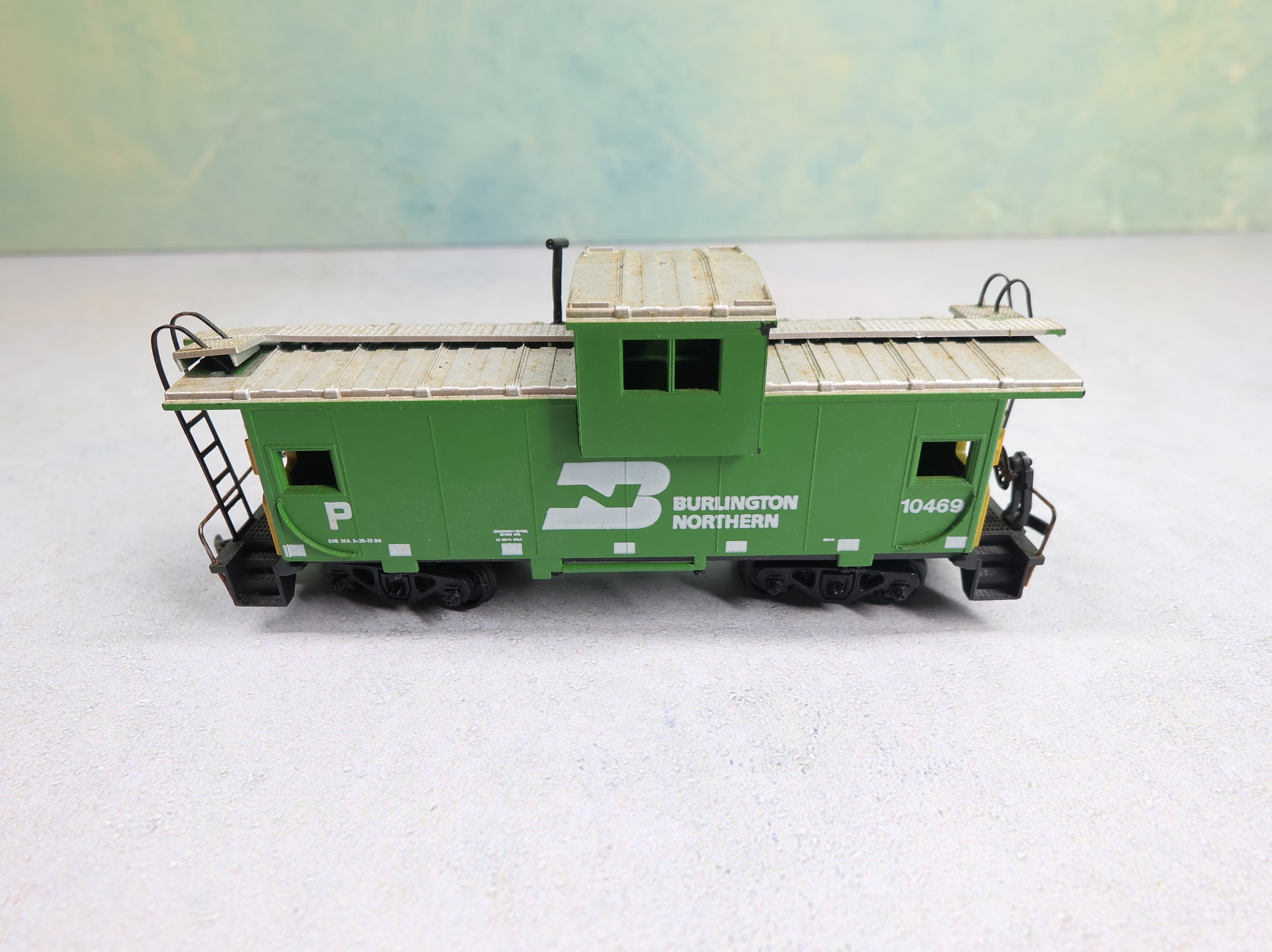 USED Athearn HO Scale Caboose Burlington Northern #10469