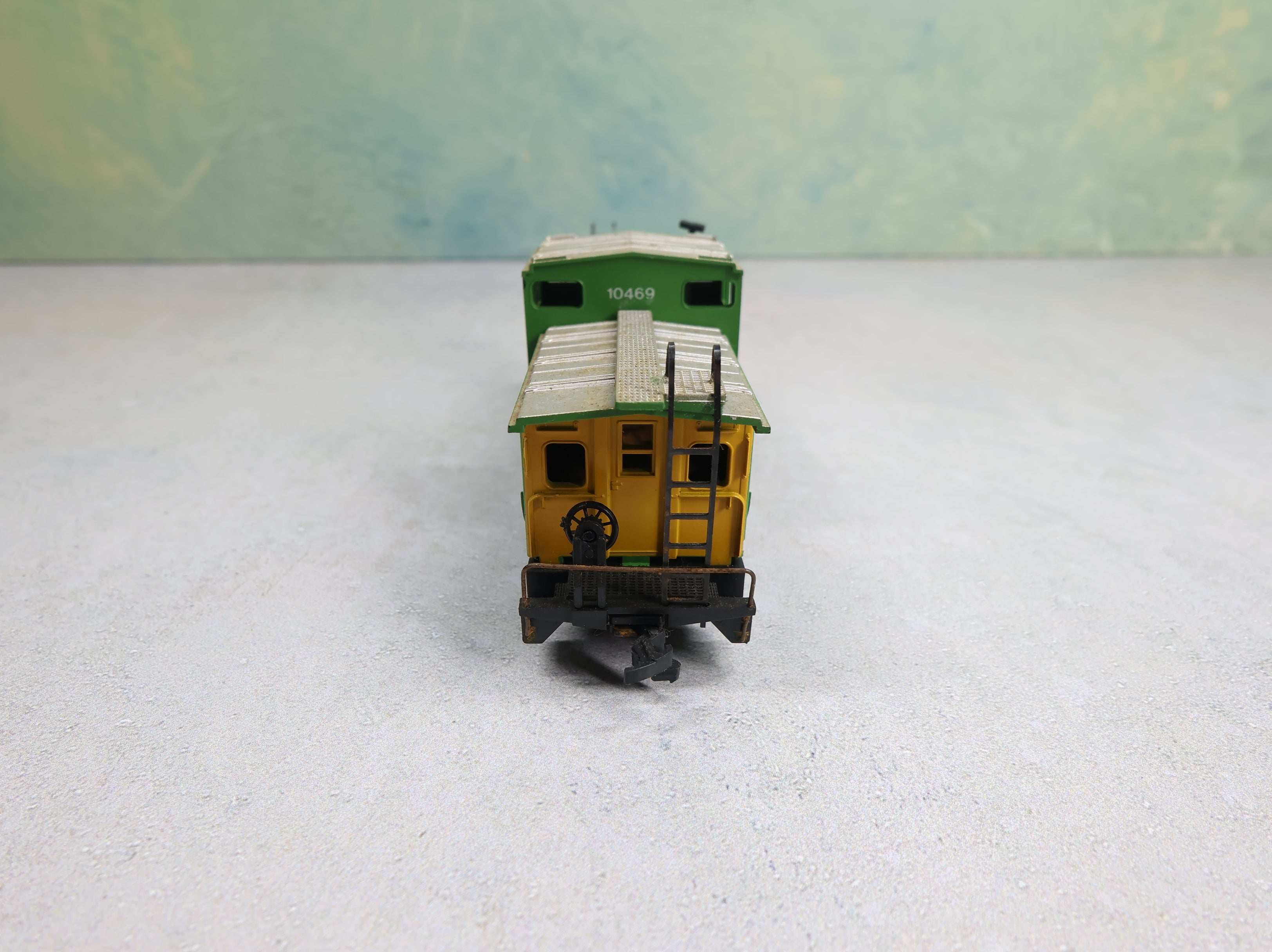 USED Athearn HO Scale Caboose Burlington Northern #10469