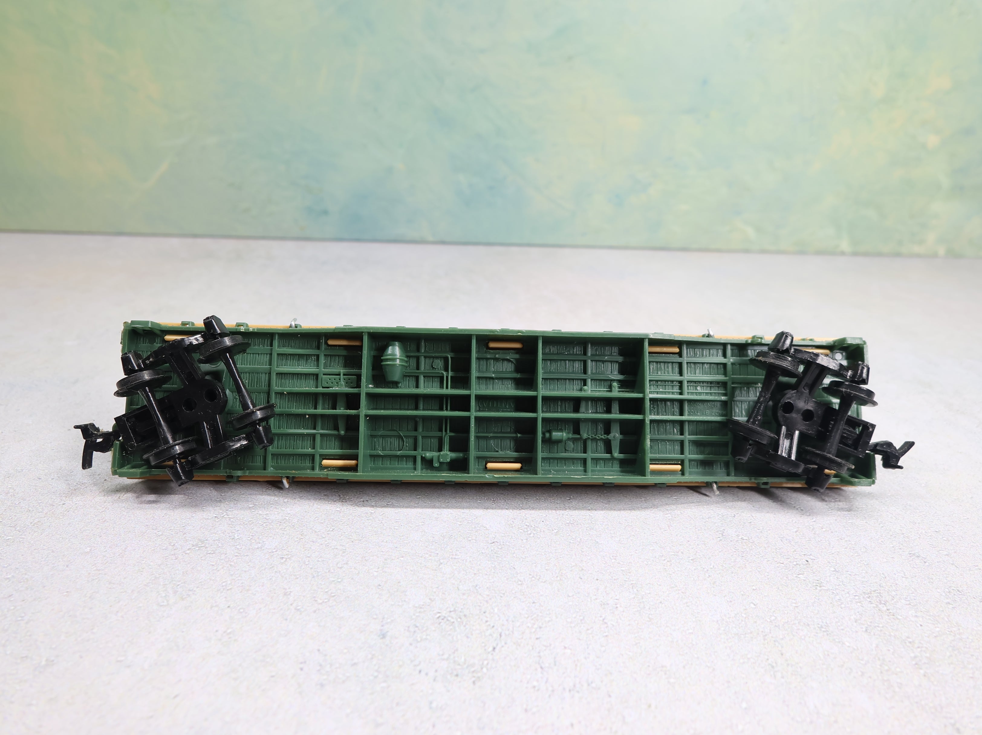 USED Mantua HO Scale 50' Flat Car Great Northern #42953 w/ Custom Load