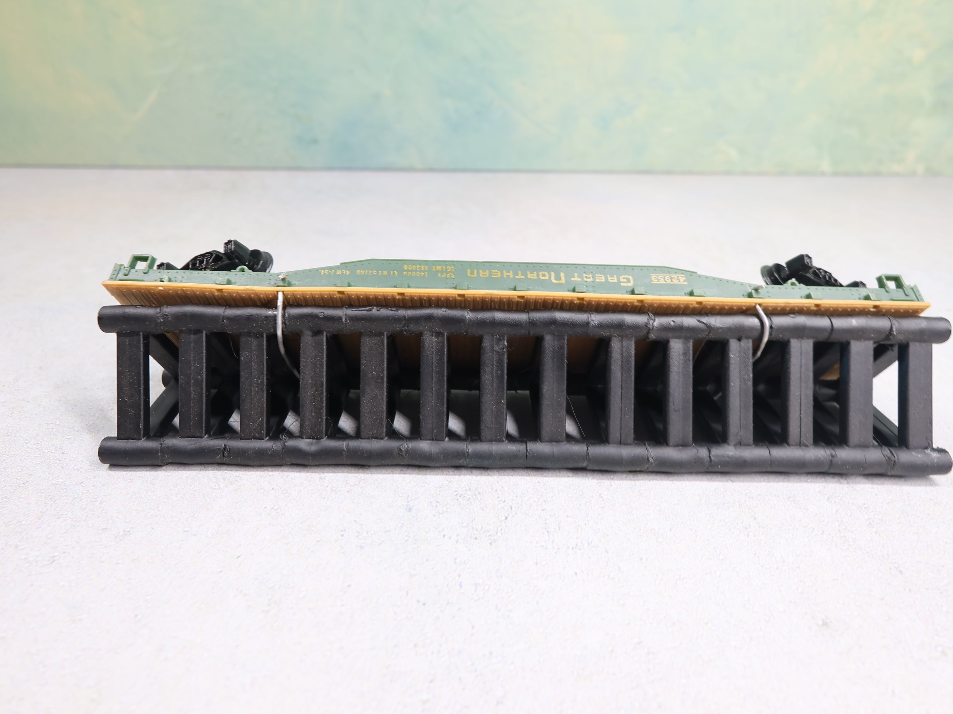 USED Mantua HO Scale 50' Flat Car Great Northern #42953 w/ Custom Load