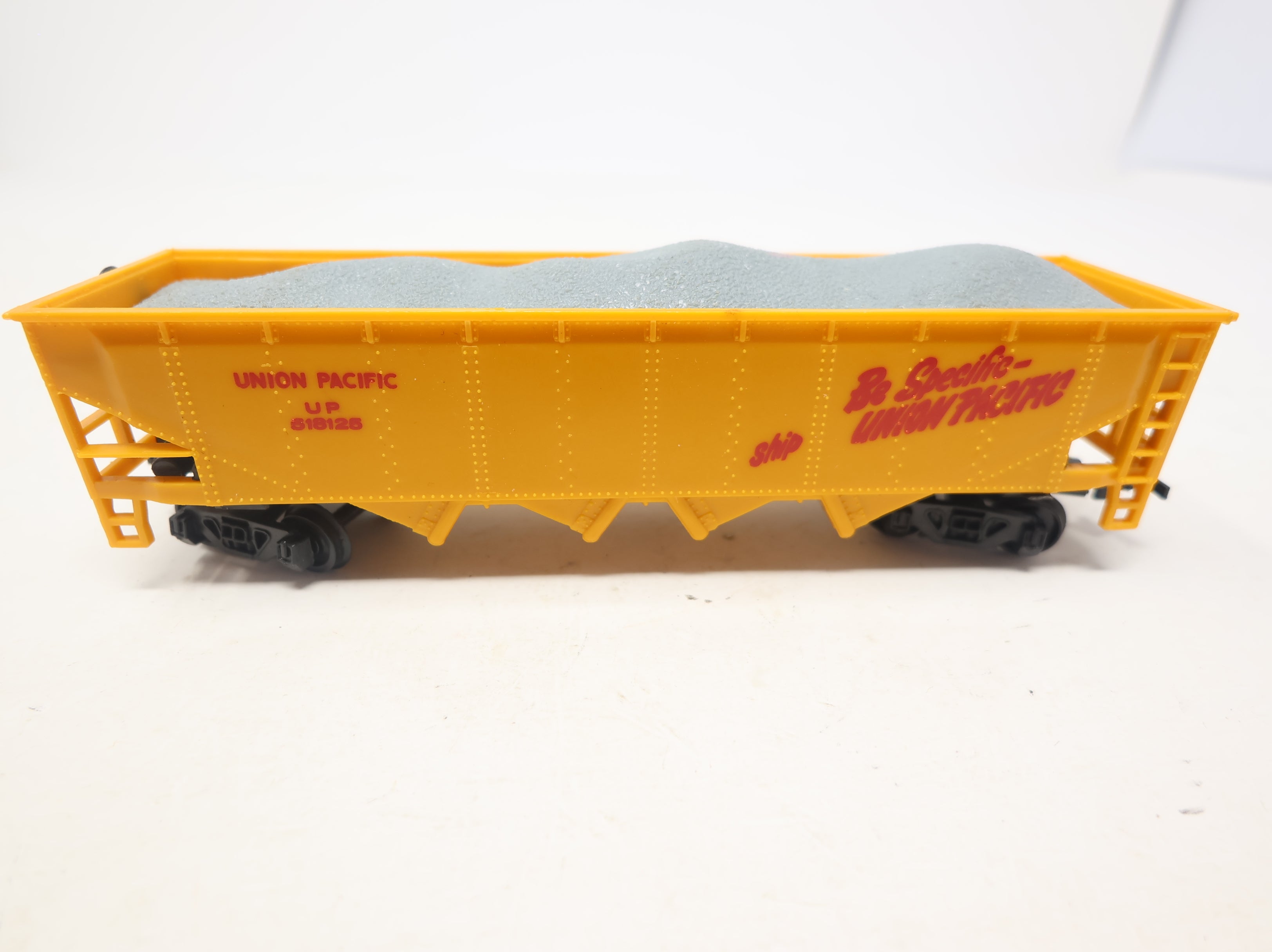 USED Bachmann HO Scale 4 Bay Hopper Union Pacific UP #518125 w/ Rock Load