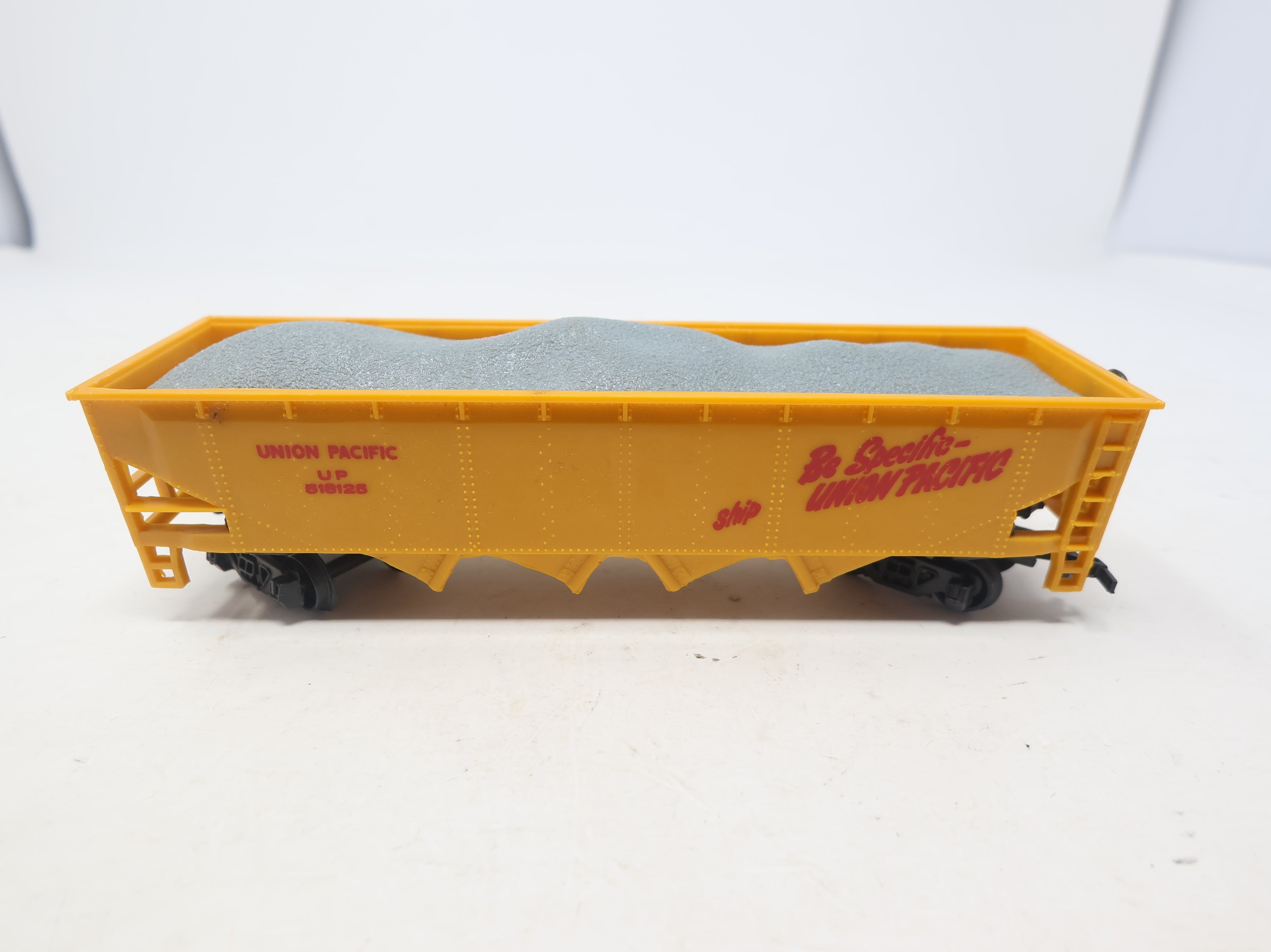 USED Bachmann HO Scale 4 Bay Hopper Union Pacific UP #518125 w/ Rock Load