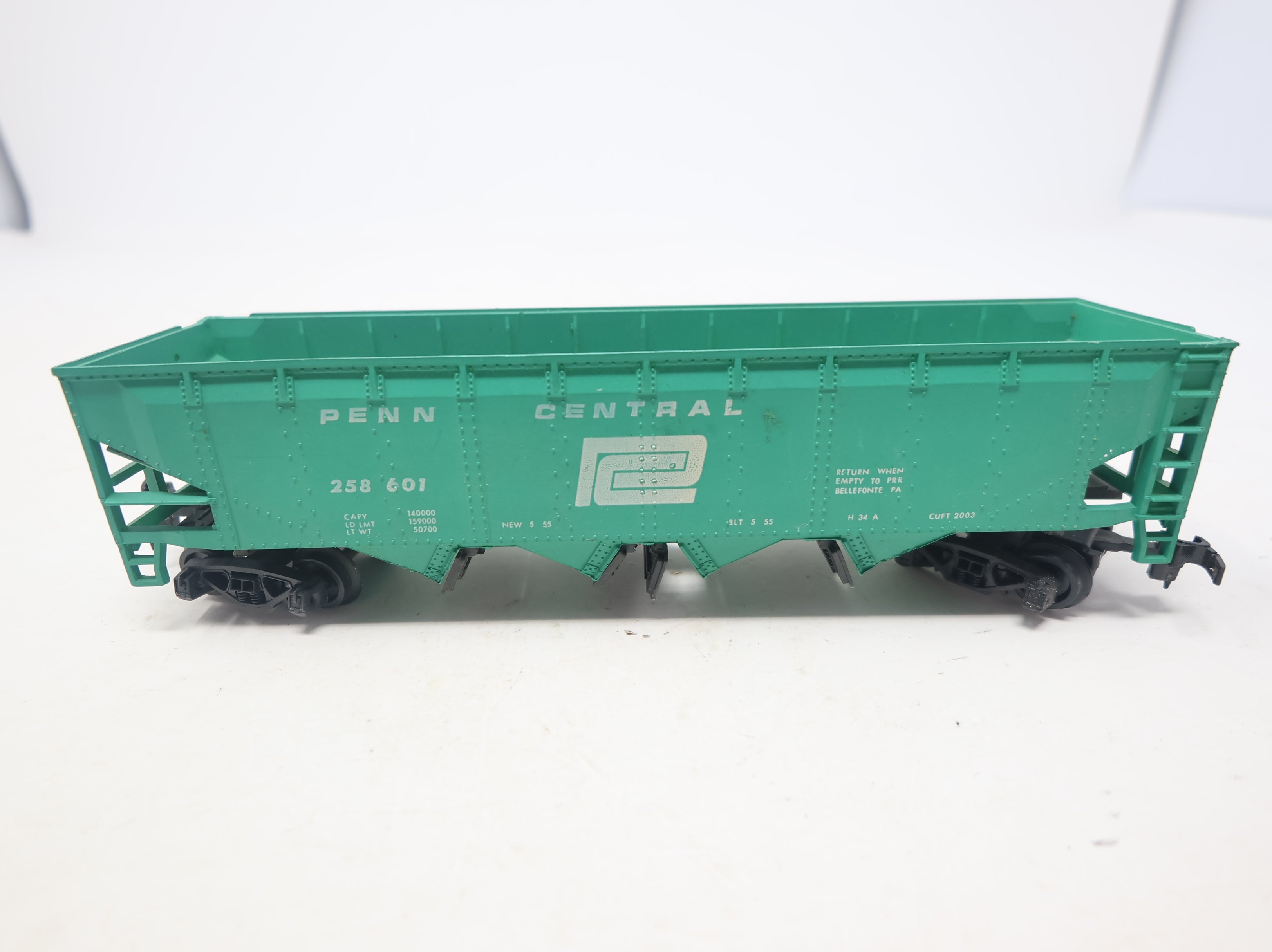 USED HO Scale 4 Bay Operating Hopper Penn Central #258601