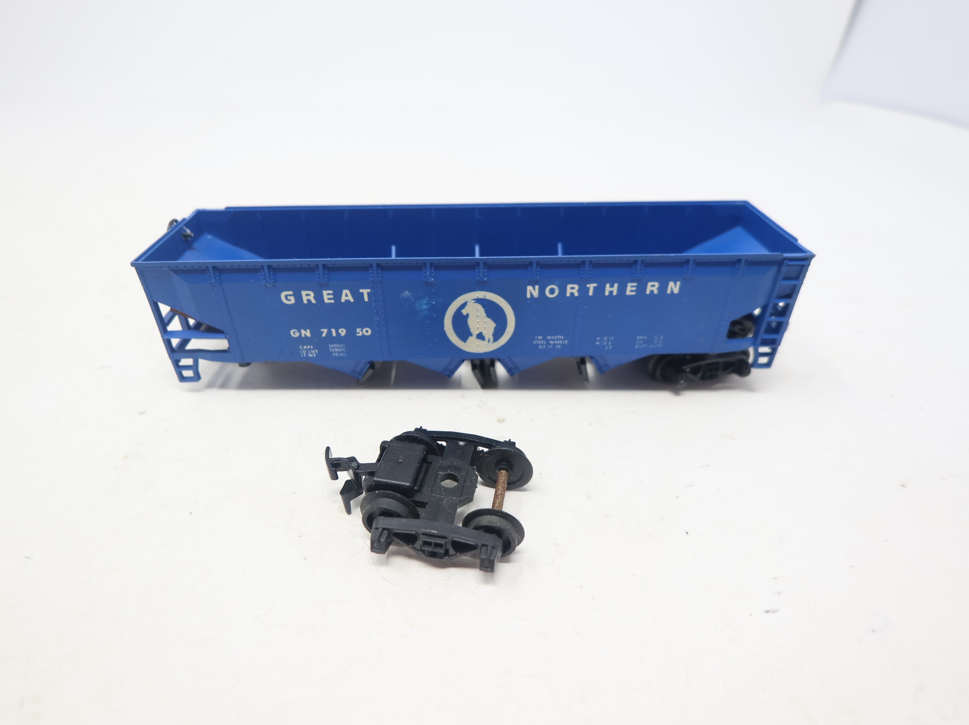 USED HO Scale 4 Bay Operating Hopper Great Northern GN #71950 Needs Repairs