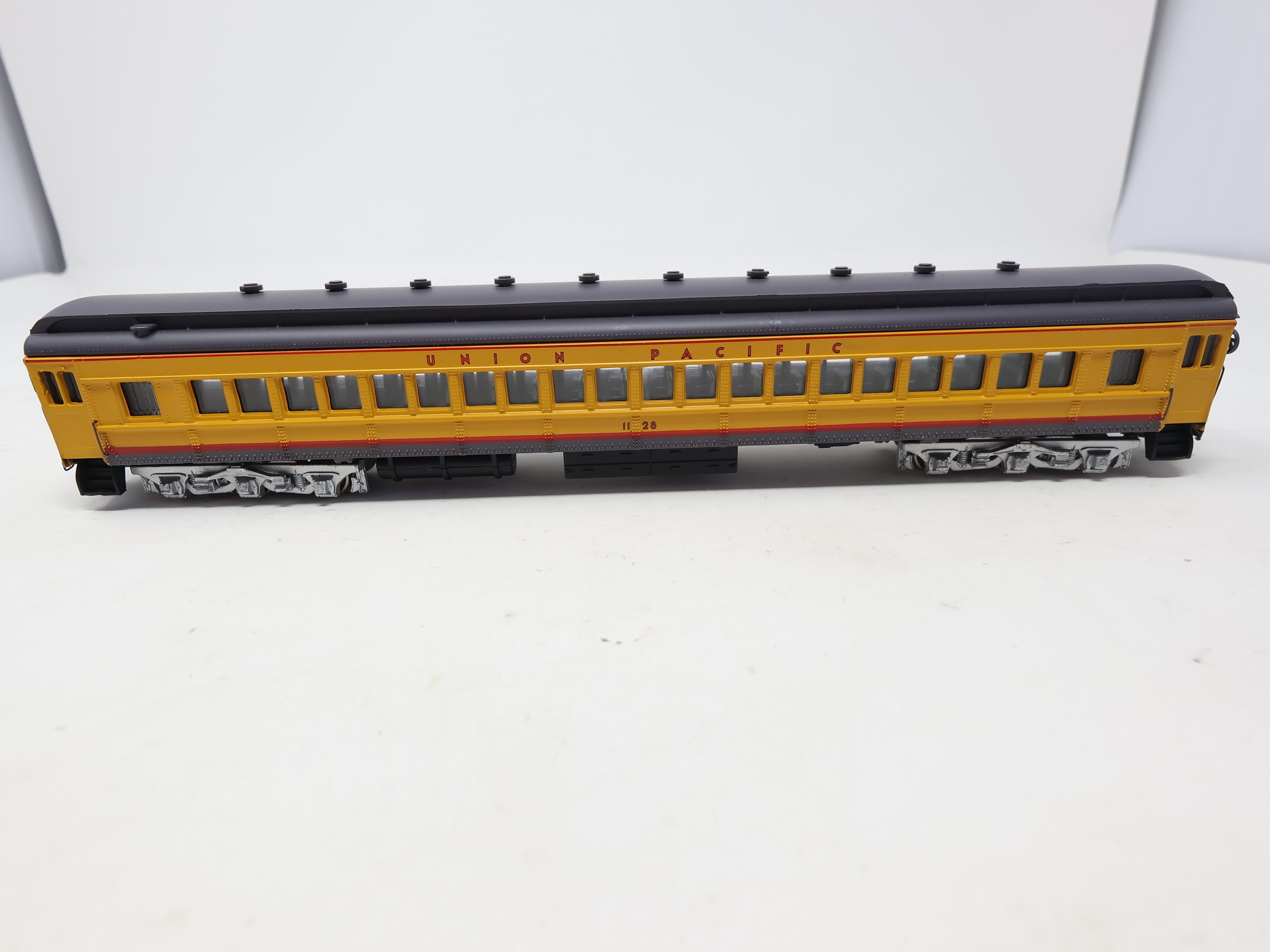 USED Bachmann HO Scale, Spectrum Passenger Car, Union Pacific #1128