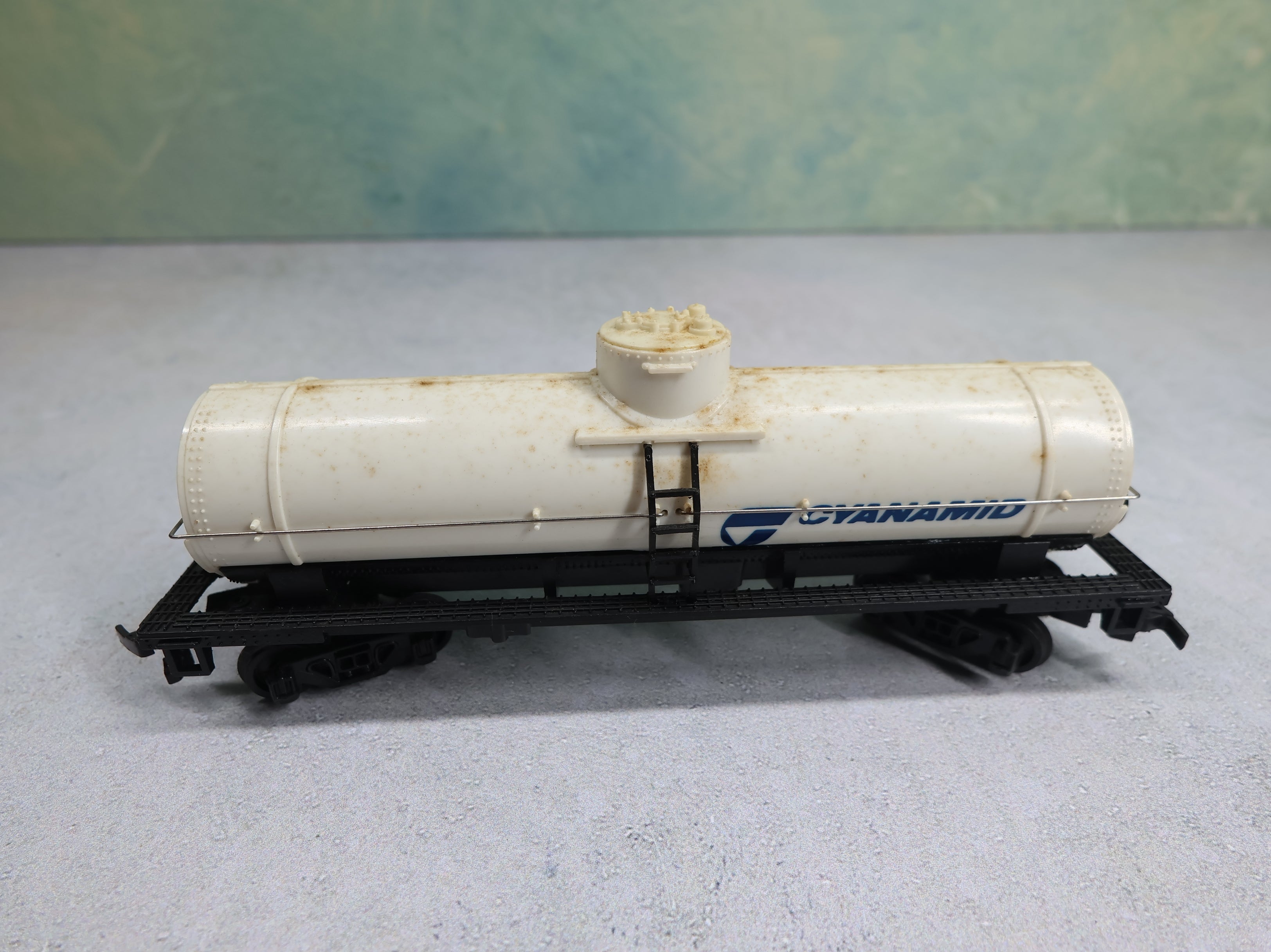 USED Bachmann HO Scale Single Dome Tank Car Cyanamid