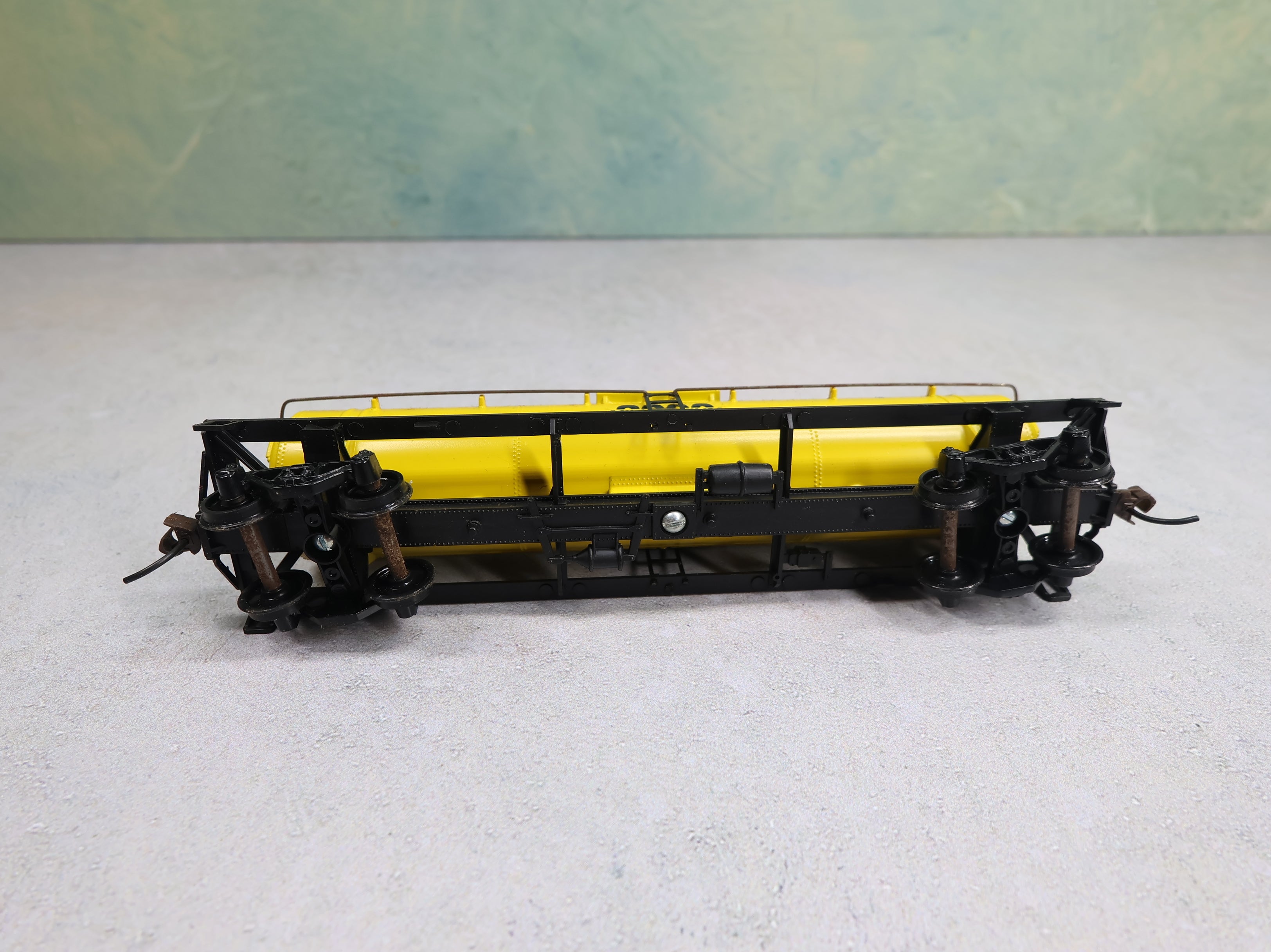 USED Athearn HO Scale Single Dome Tank Car Reading Pam 2000 Millennium