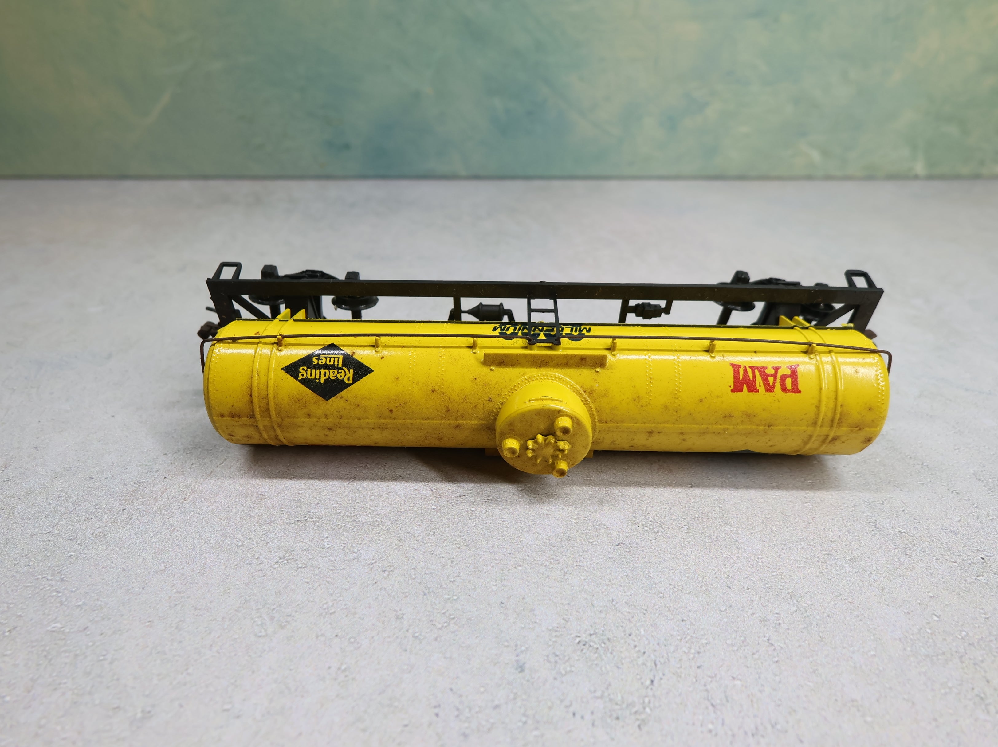 USED Athearn HO Scale Single Dome Tank Car Reading Pam 2000 Millennium