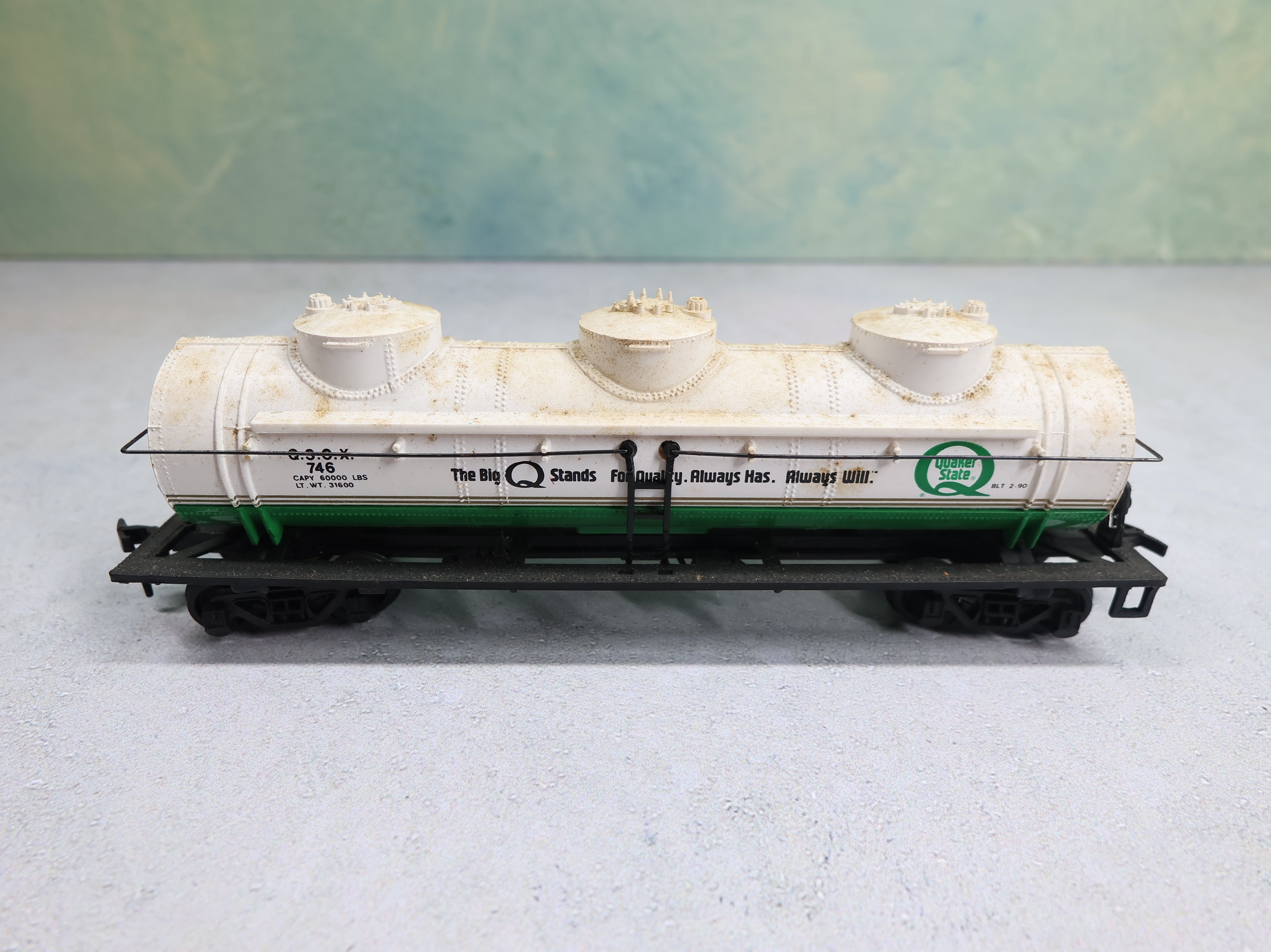 USED Bachmann HO Scale Triple Dome Tank Car Quaker State QSOX #746