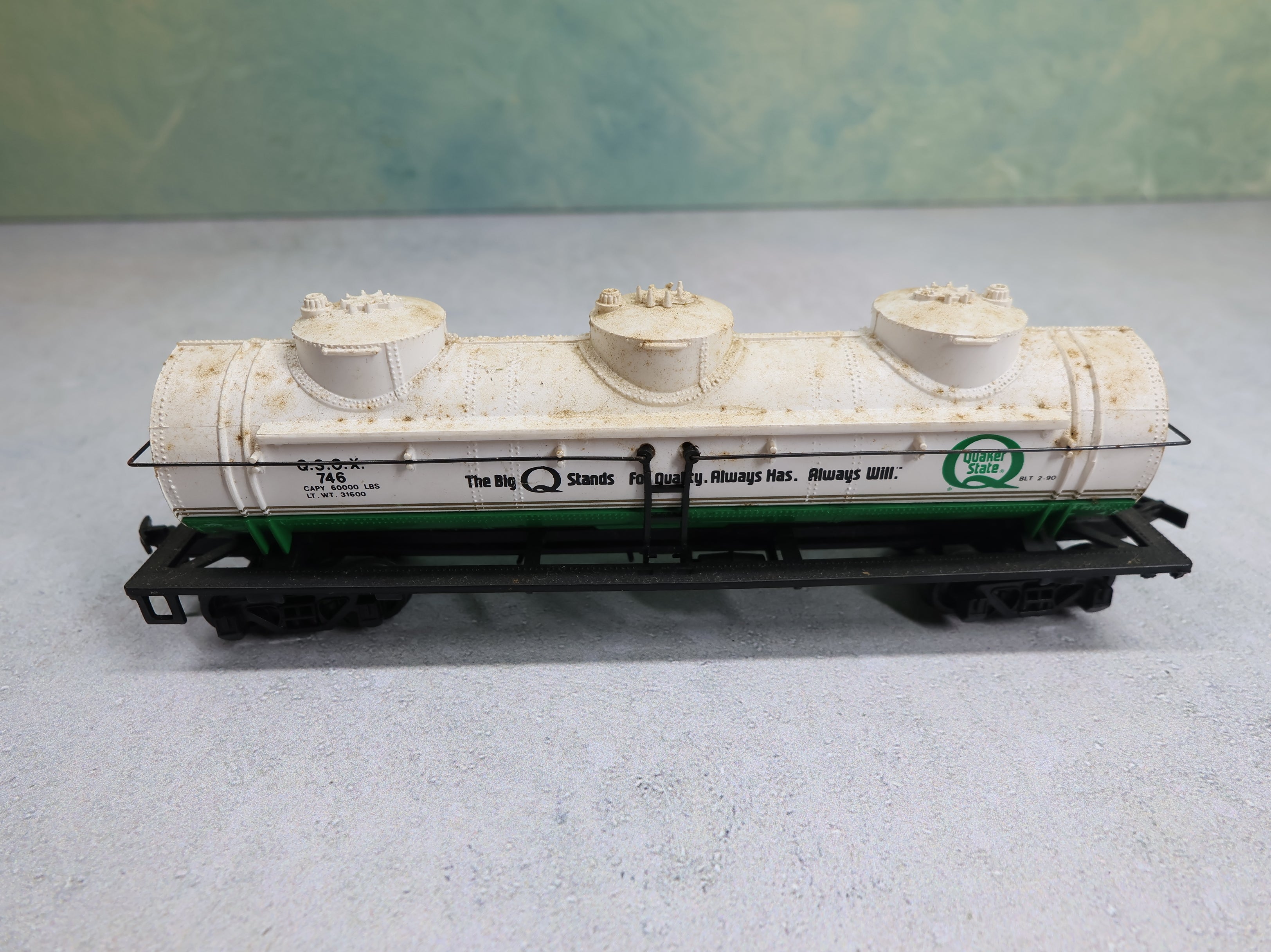 USED Bachmann HO Scale Triple Dome Tank Car Quaker State QSOX #746