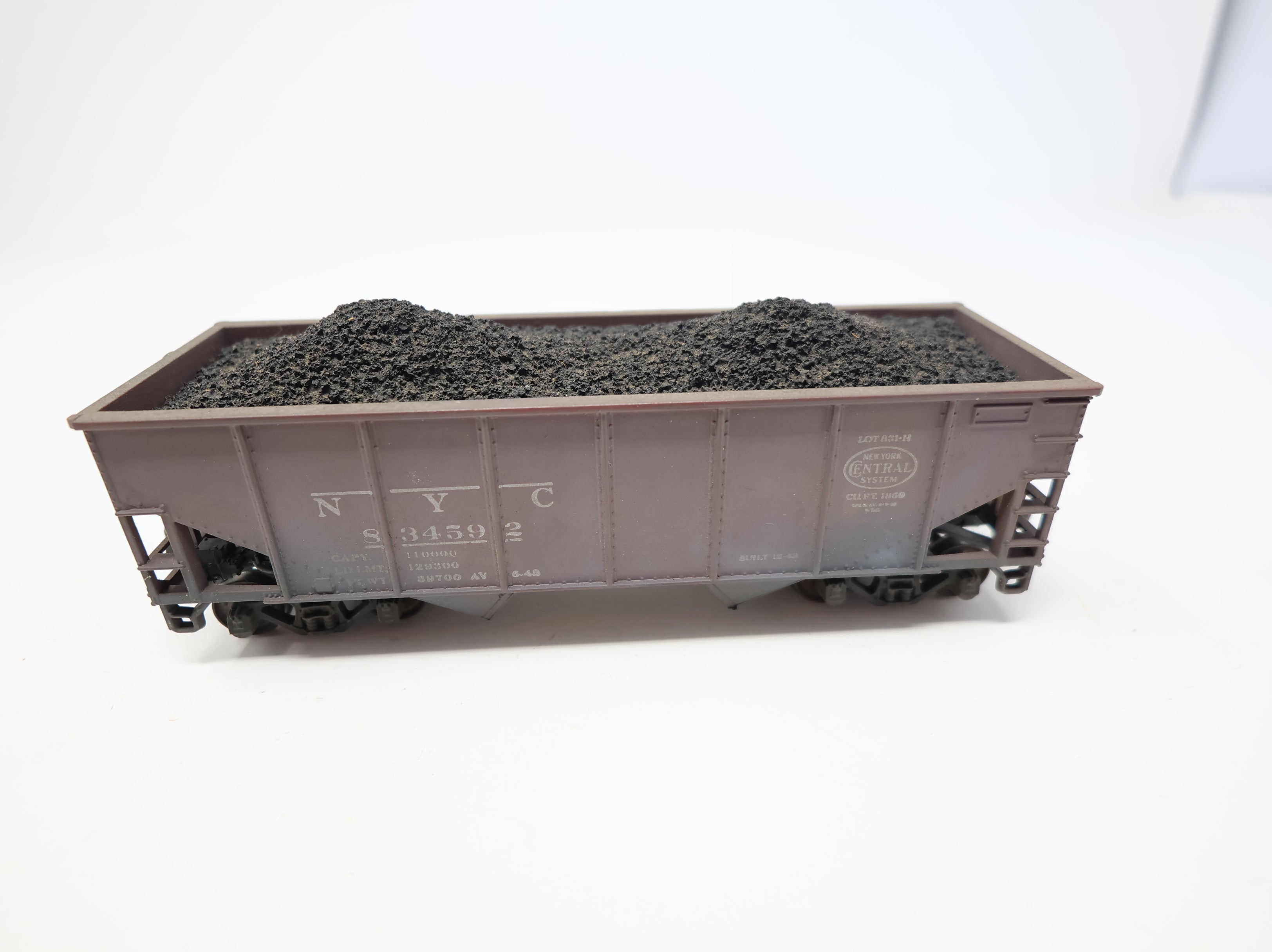 USED Athearn HO Scale 2 Bay Hopper w/ Coal Load New York Central NYC #834592 Weathered