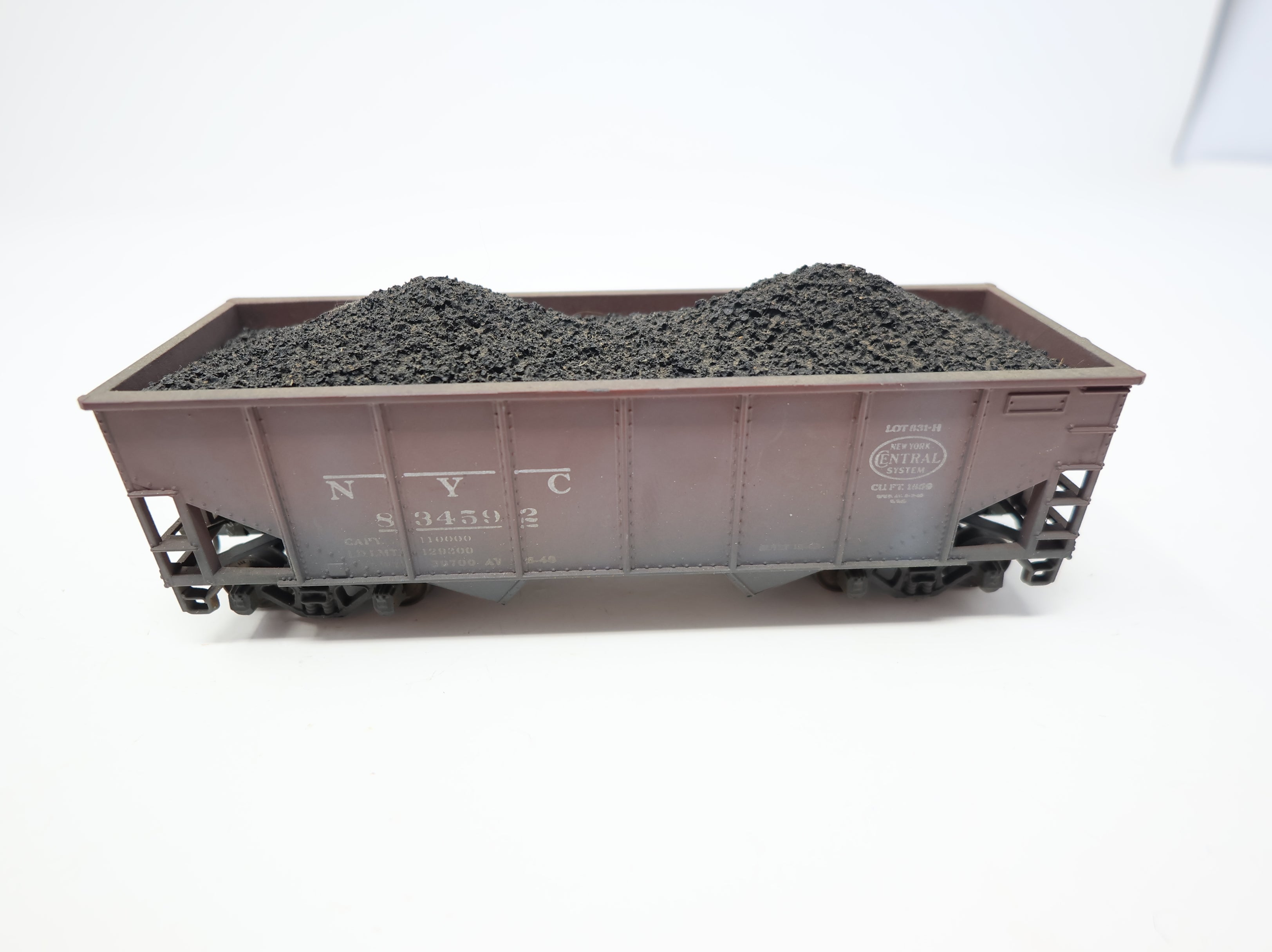 USED Athearn HO Scale 2 Bay Hopper w/ Coal Load New York Central NYC #834592 Weathered