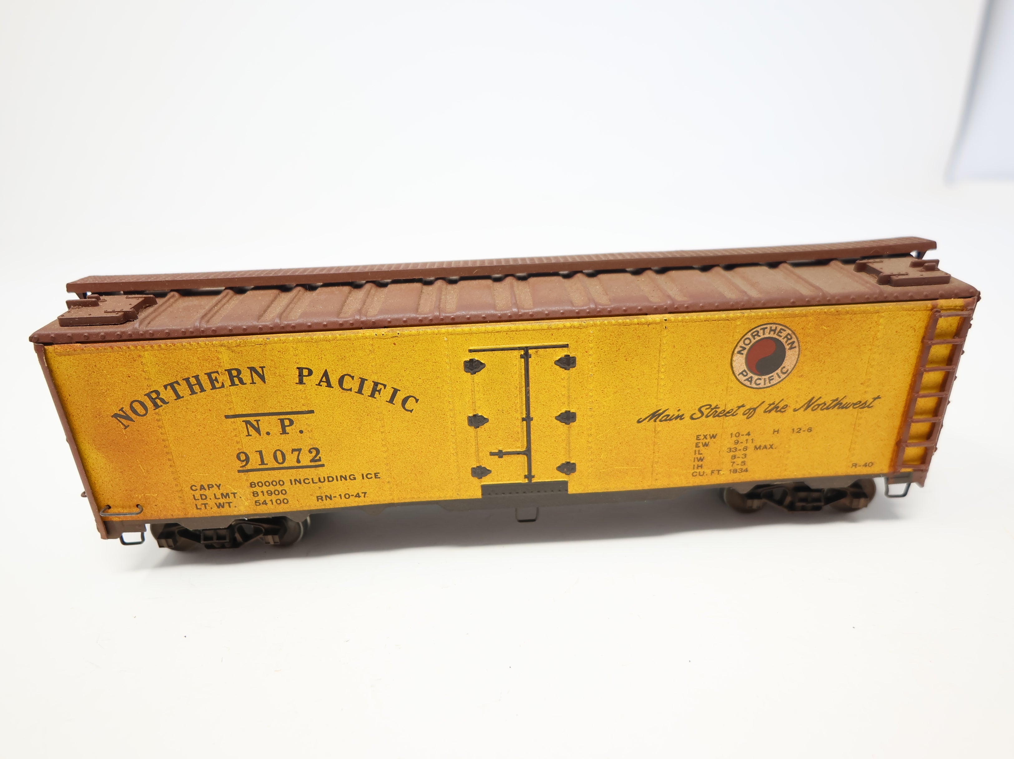 USED Varney HO Scale Metal Reefer Northern Pacific NP #91072 Weathered