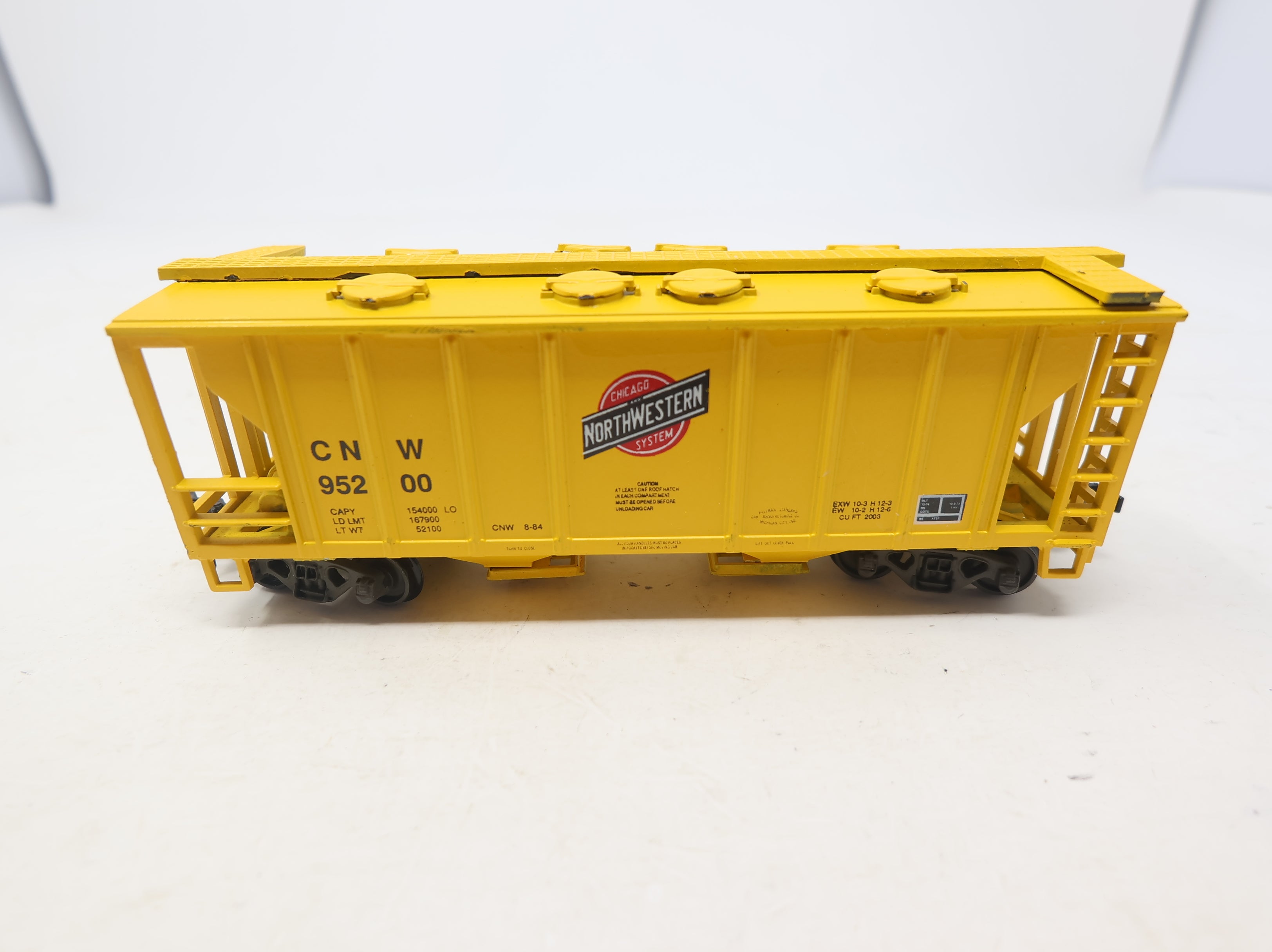 USED Roundhouse HO Scale Covered Hopper Chicago & North Western CNW #95200