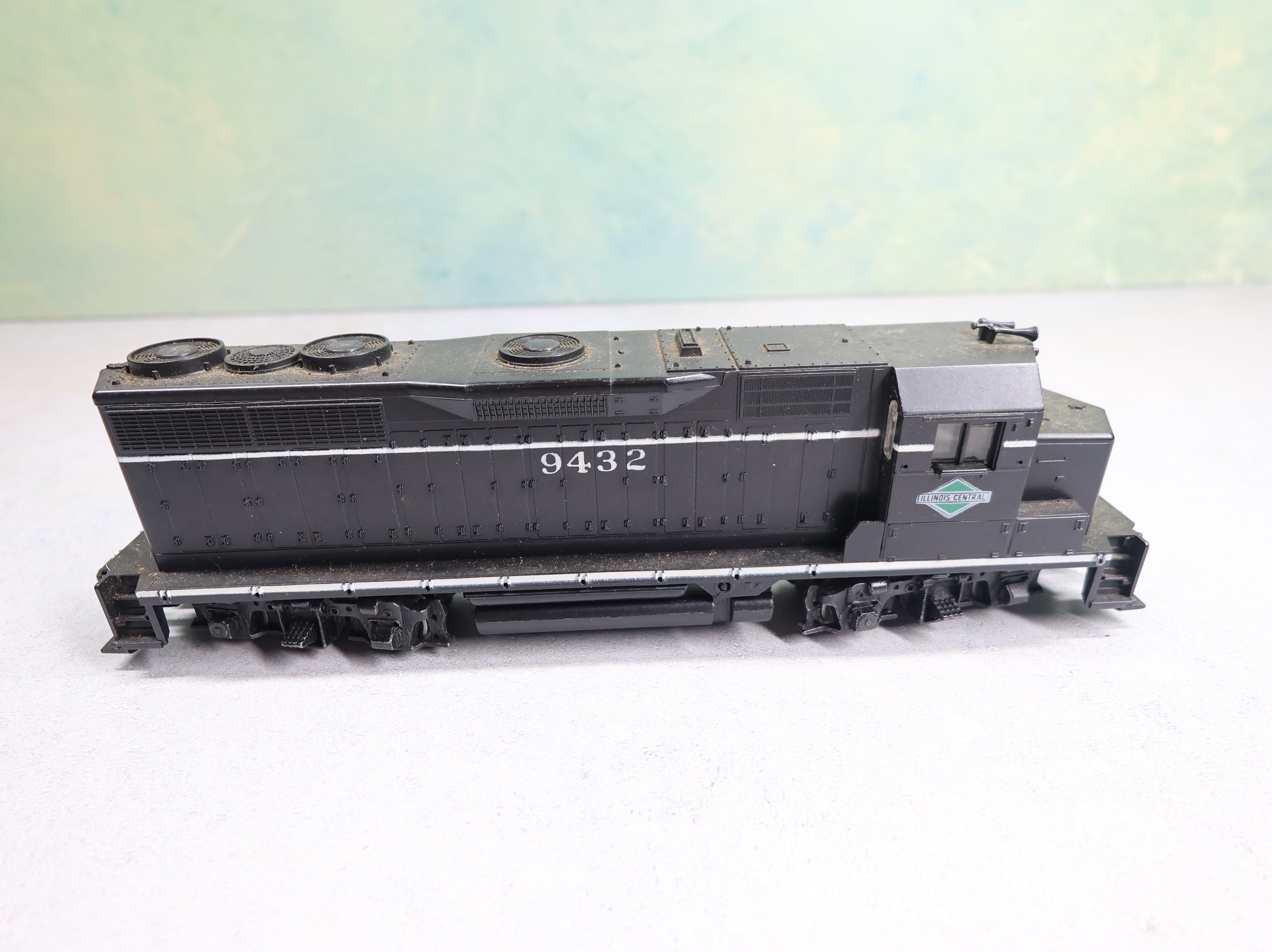 USED Athearn HO Scale GP35 Diesel Locomotive Illinois Central #9432 DC