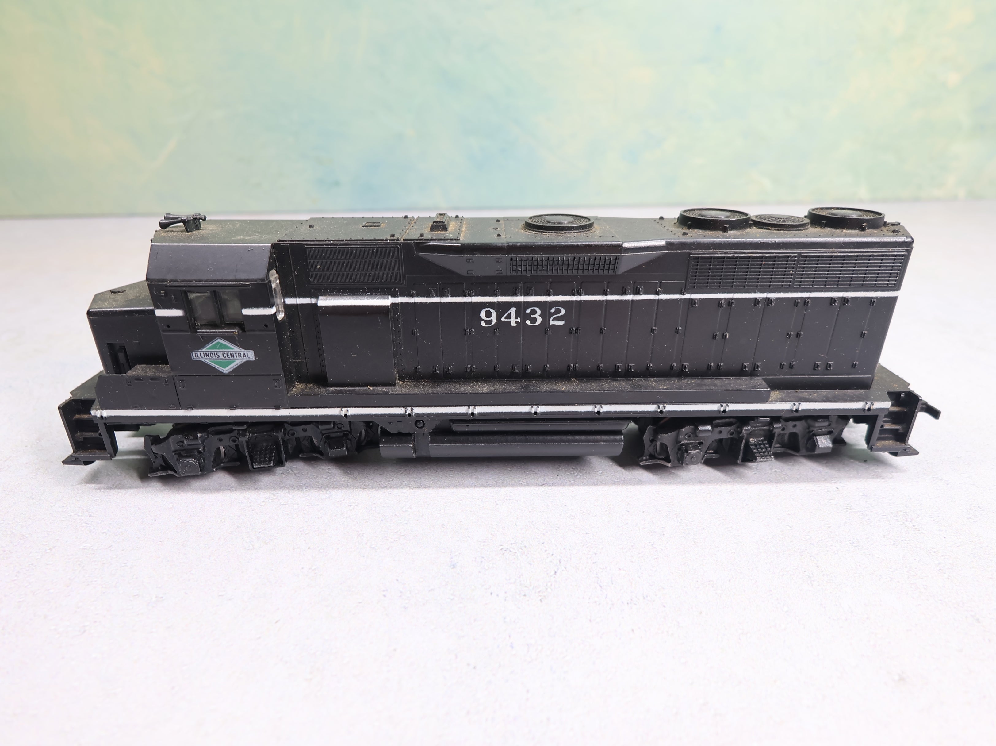 USED Athearn HO Scale GP35 Diesel Locomotive Illinois Central #9432 DC