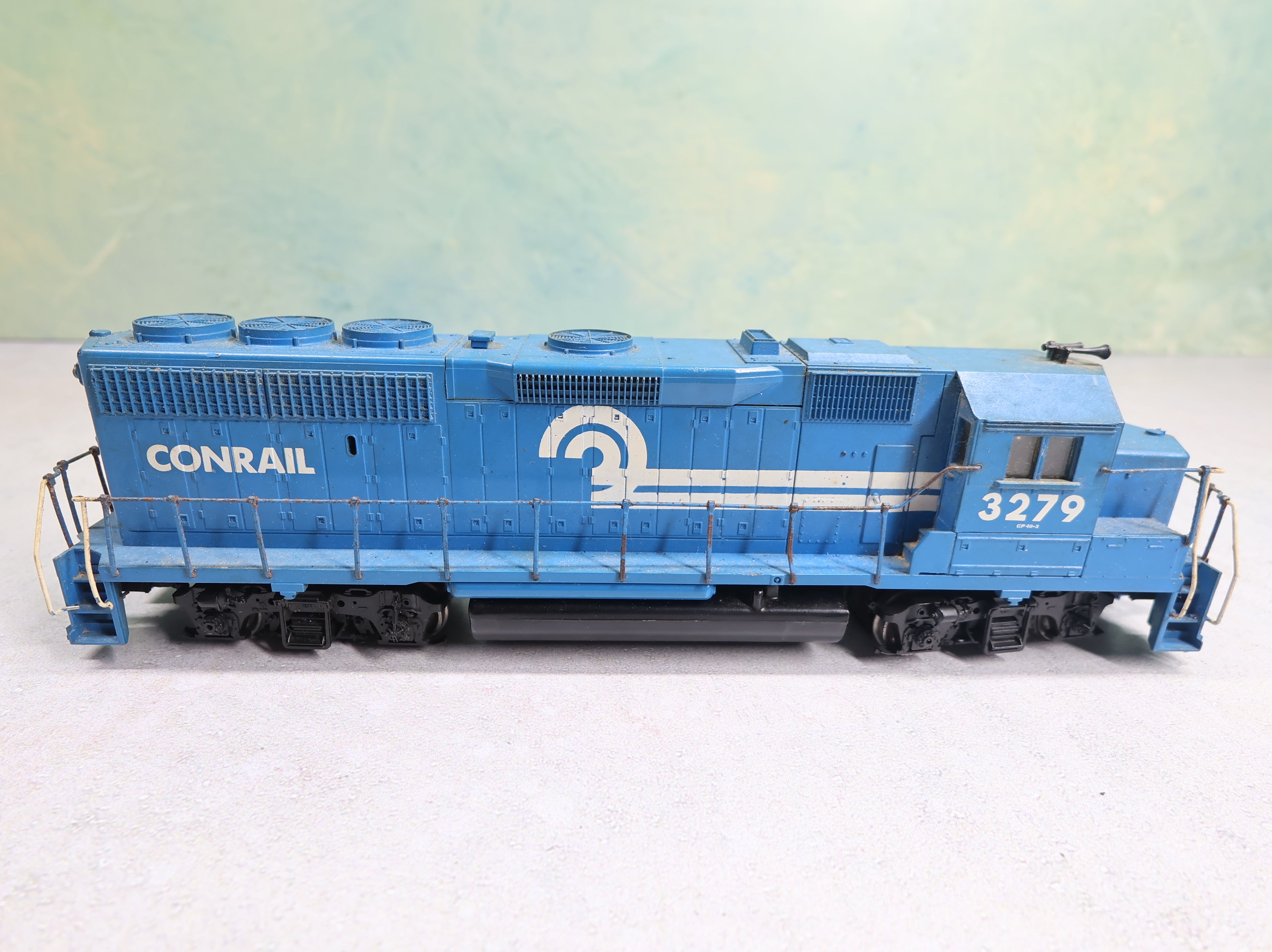 USED Athearn HO Scale GP40-2 Diesel Locomotive Conrail #3279 Runs Great DC