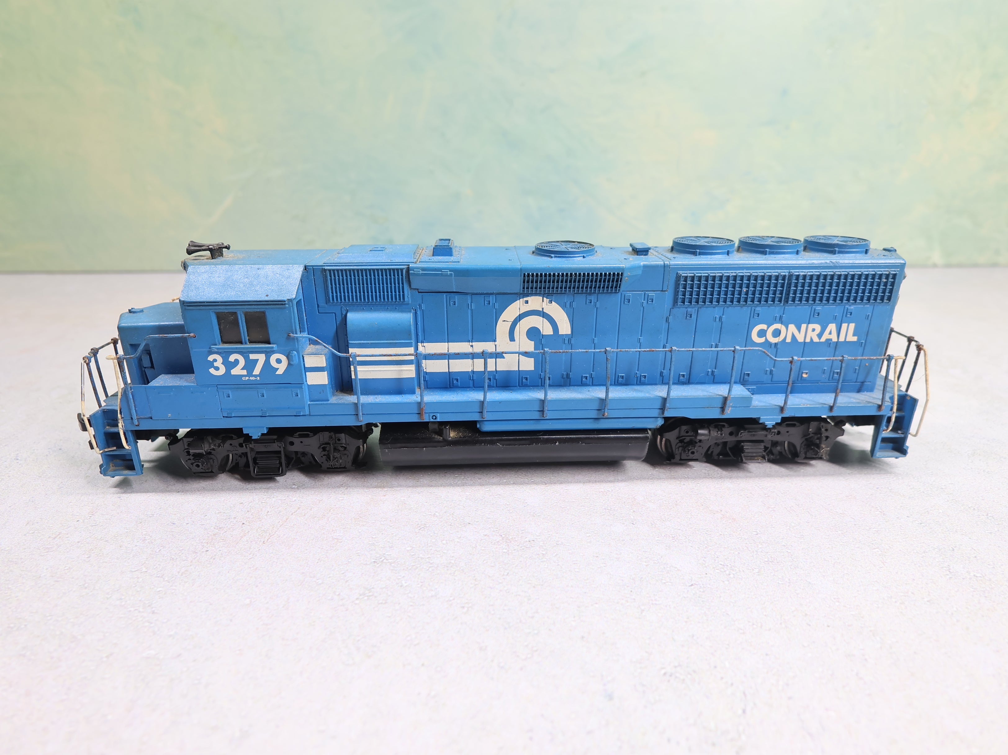 USED Athearn HO Scale GP40-2 Diesel Locomotive Conrail #3279 Runs Great DC