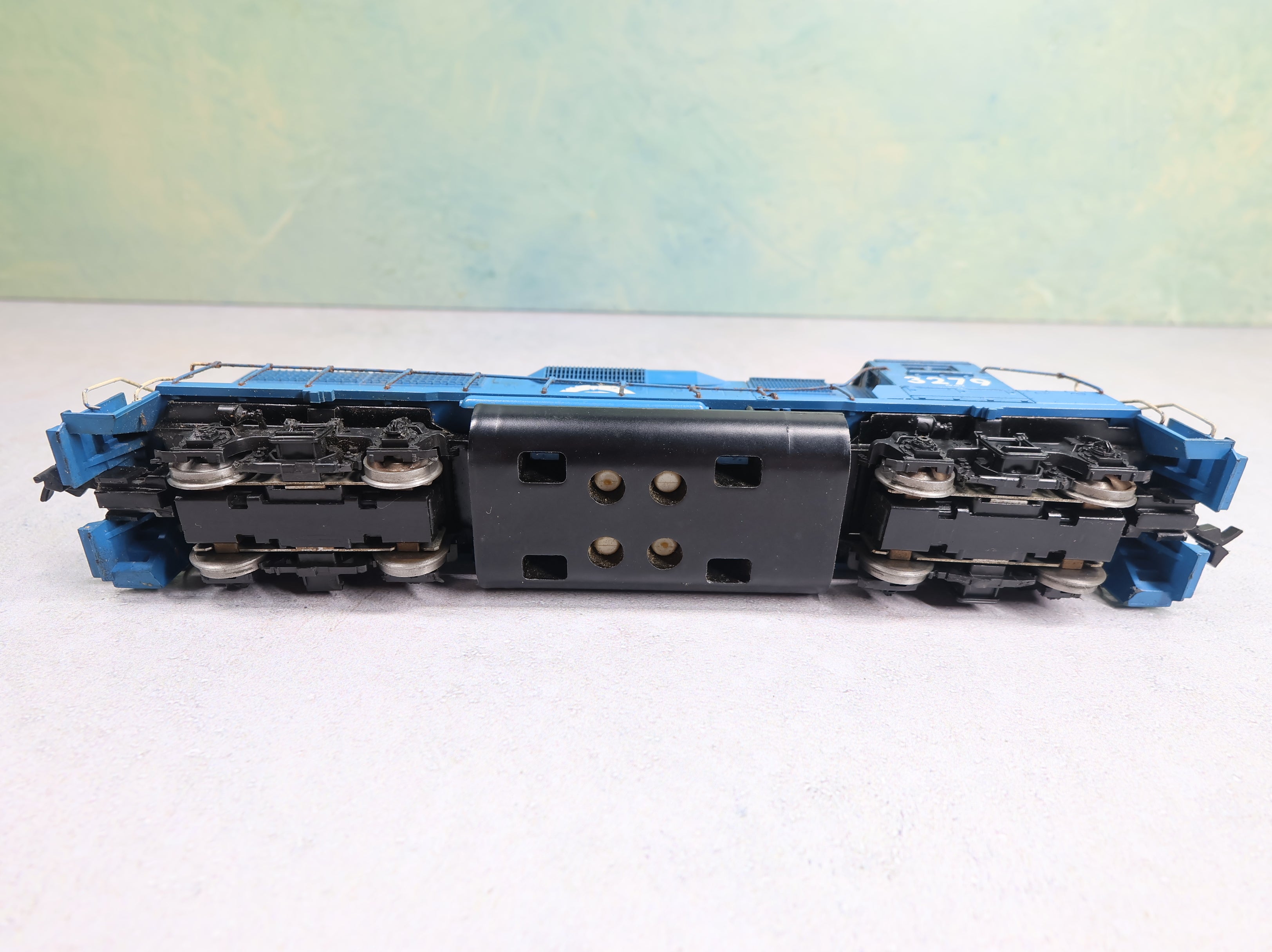 USED Athearn HO Scale GP40-2 Diesel Locomotive Conrail #3279 Runs Great DC