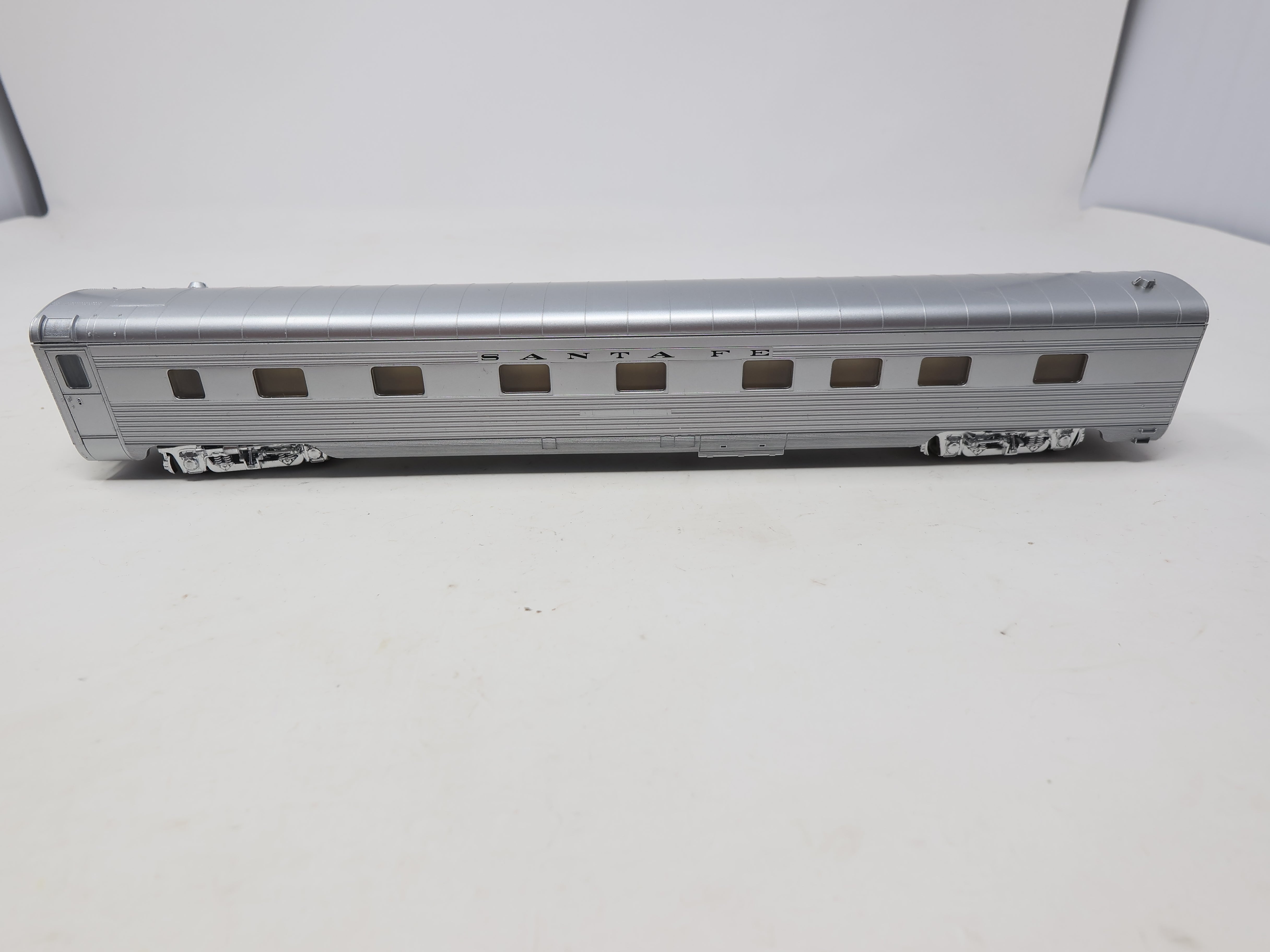 USED Walthers HO Scale, Super Chief Passenger Car, Santa Fe