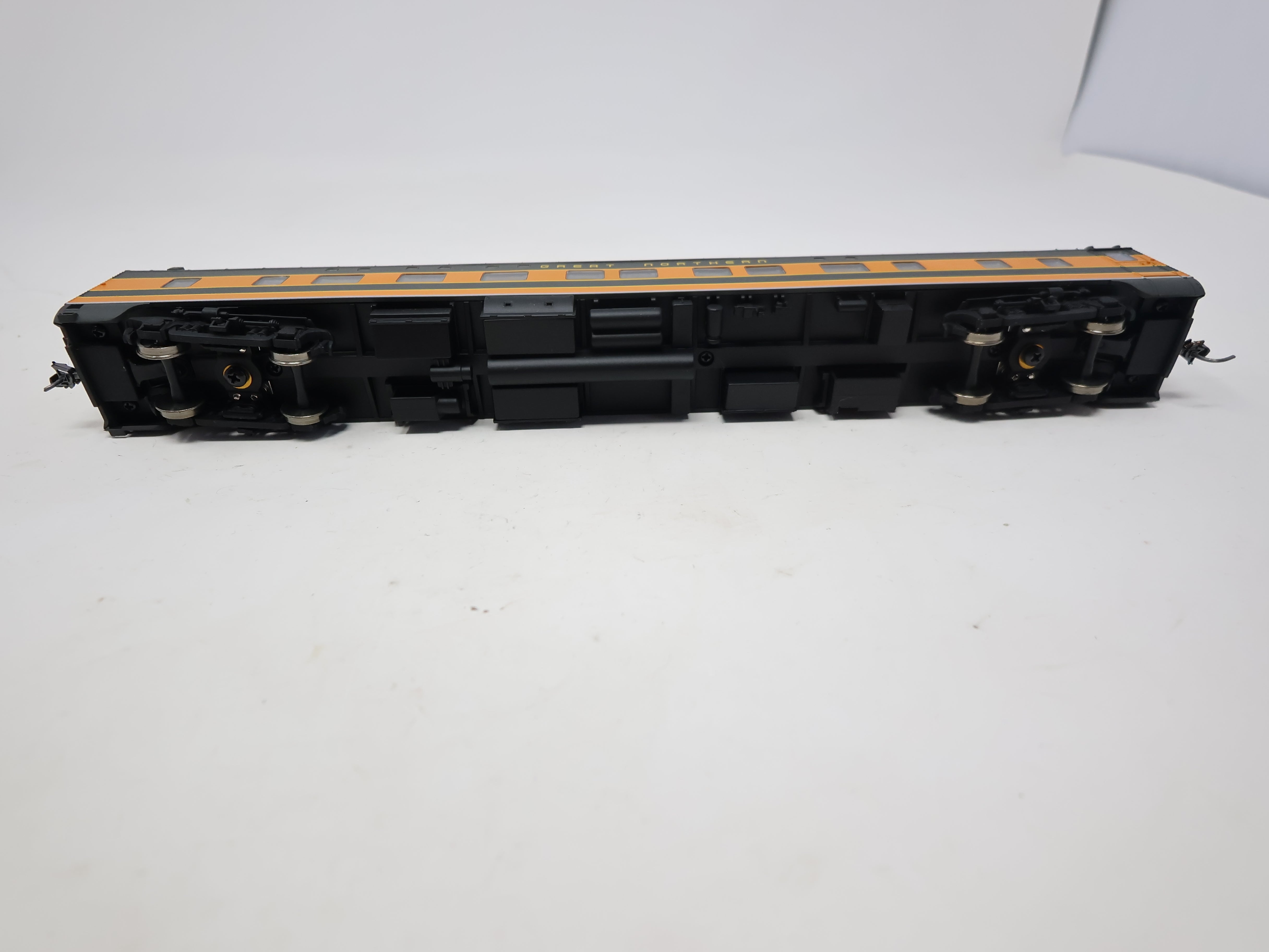 USED Walthers HO Scale, Passenger Car, Great Northern