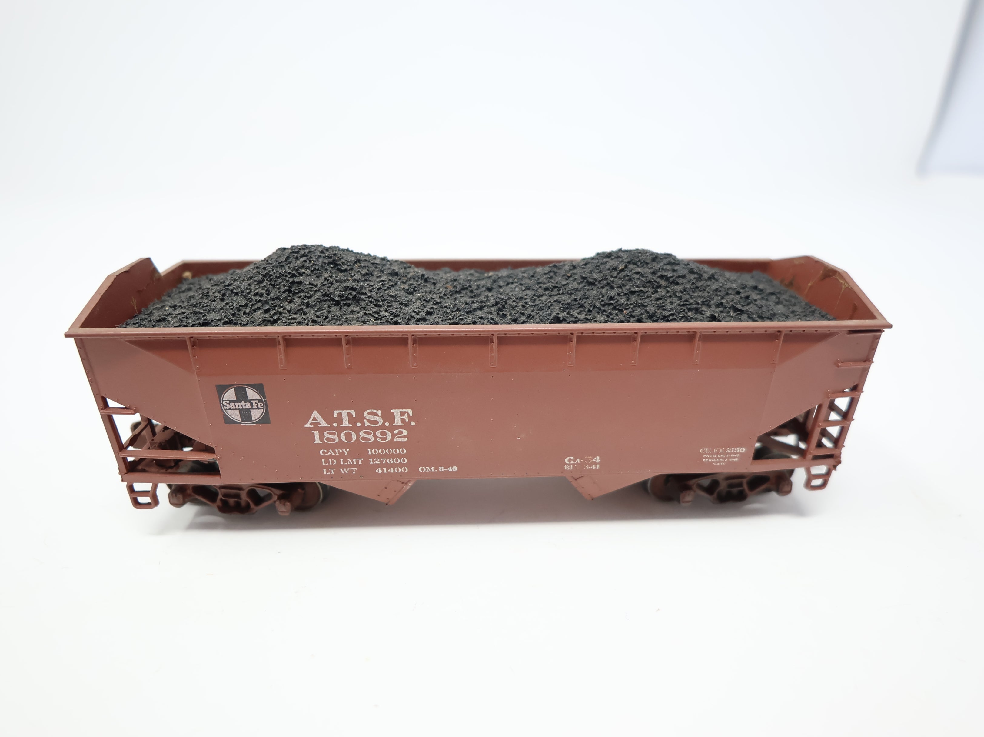 USED Athearn HO Scale 2 Bay Hopper w/ Coal Load Santa Fe ATSF #180892