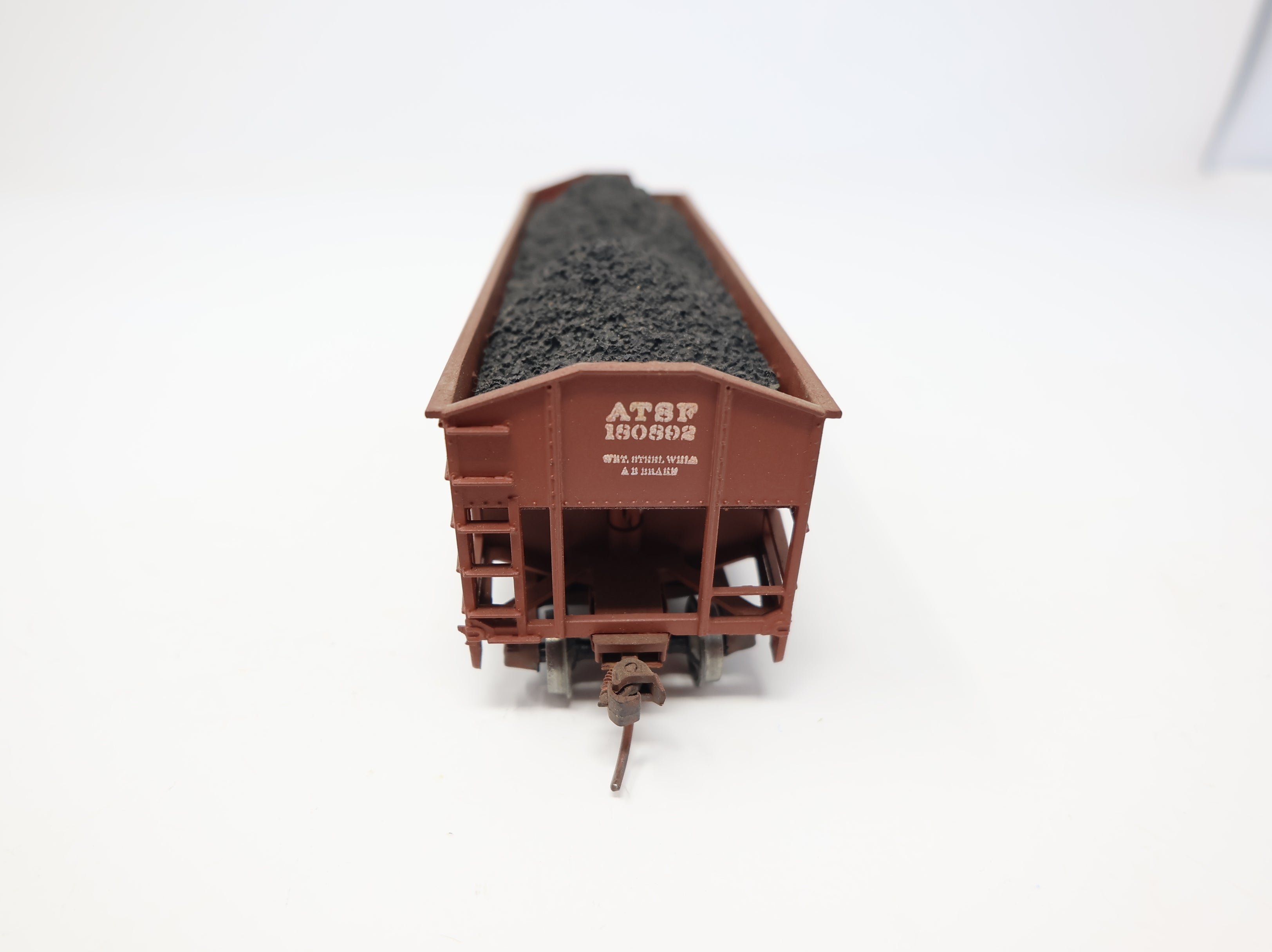 USED Athearn HO Scale 2 Bay Hopper w/ Coal Load Santa Fe ATSF #180892