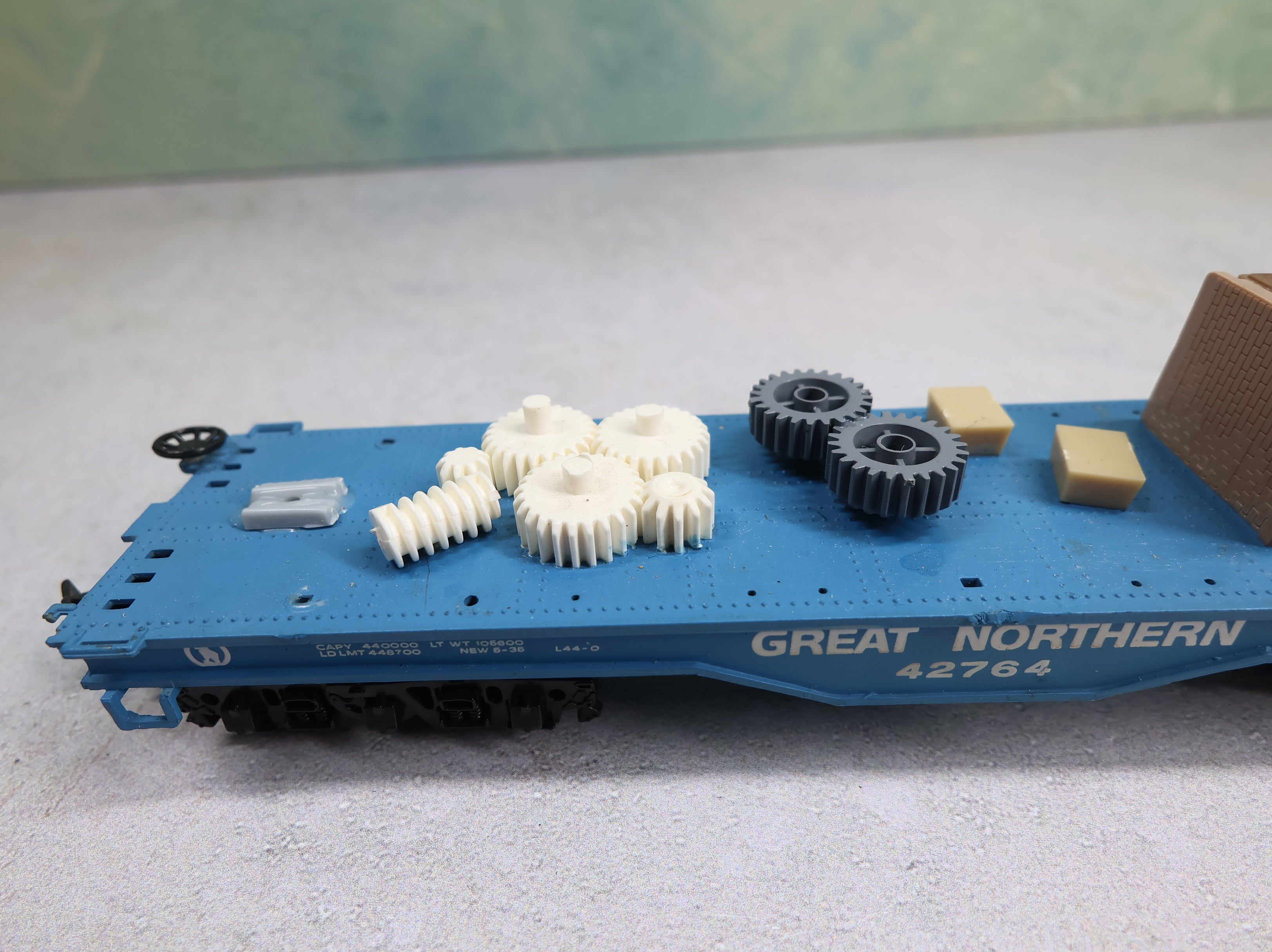 USED Bachmann HO Scale 50' Flat Car Great Northern #42764 w/ Custom Load