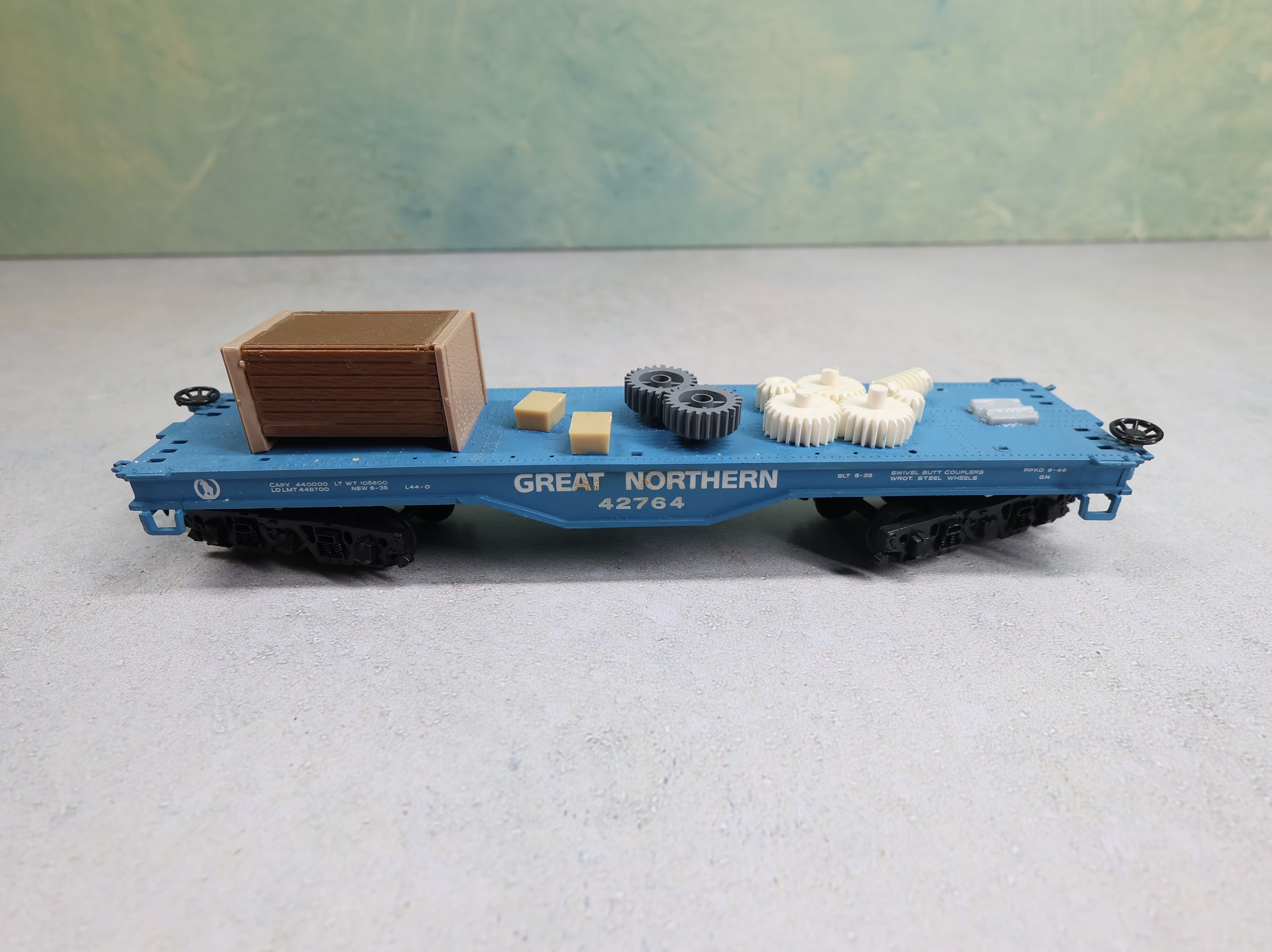 USED Bachmann HO Scale 50' Flat Car Great Northern #42764 w/ Custom Load