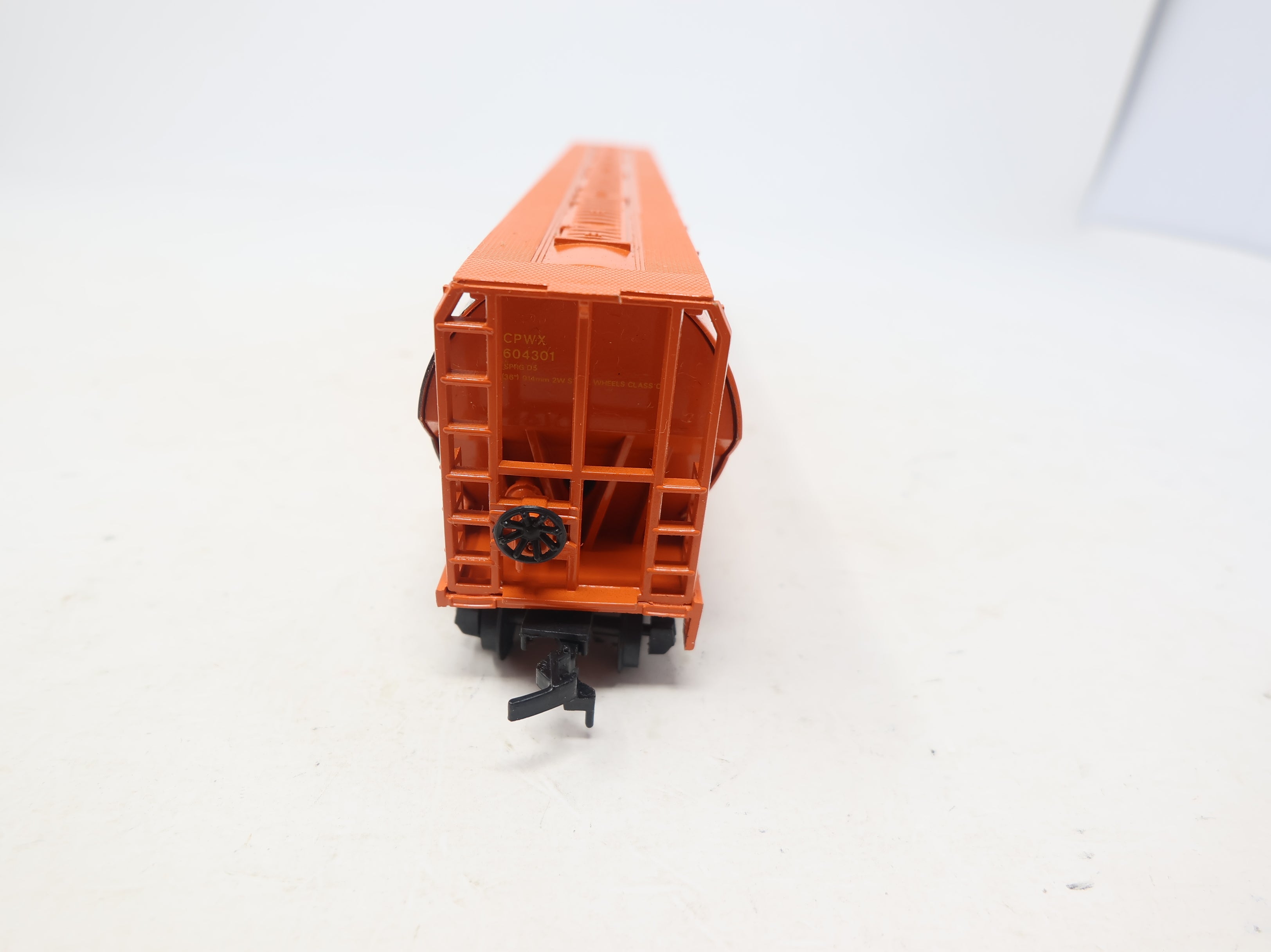 USED Bachmann HO Scale 4 Bay Cylindrical Grain Hopper Government of Canada CPWX #604301