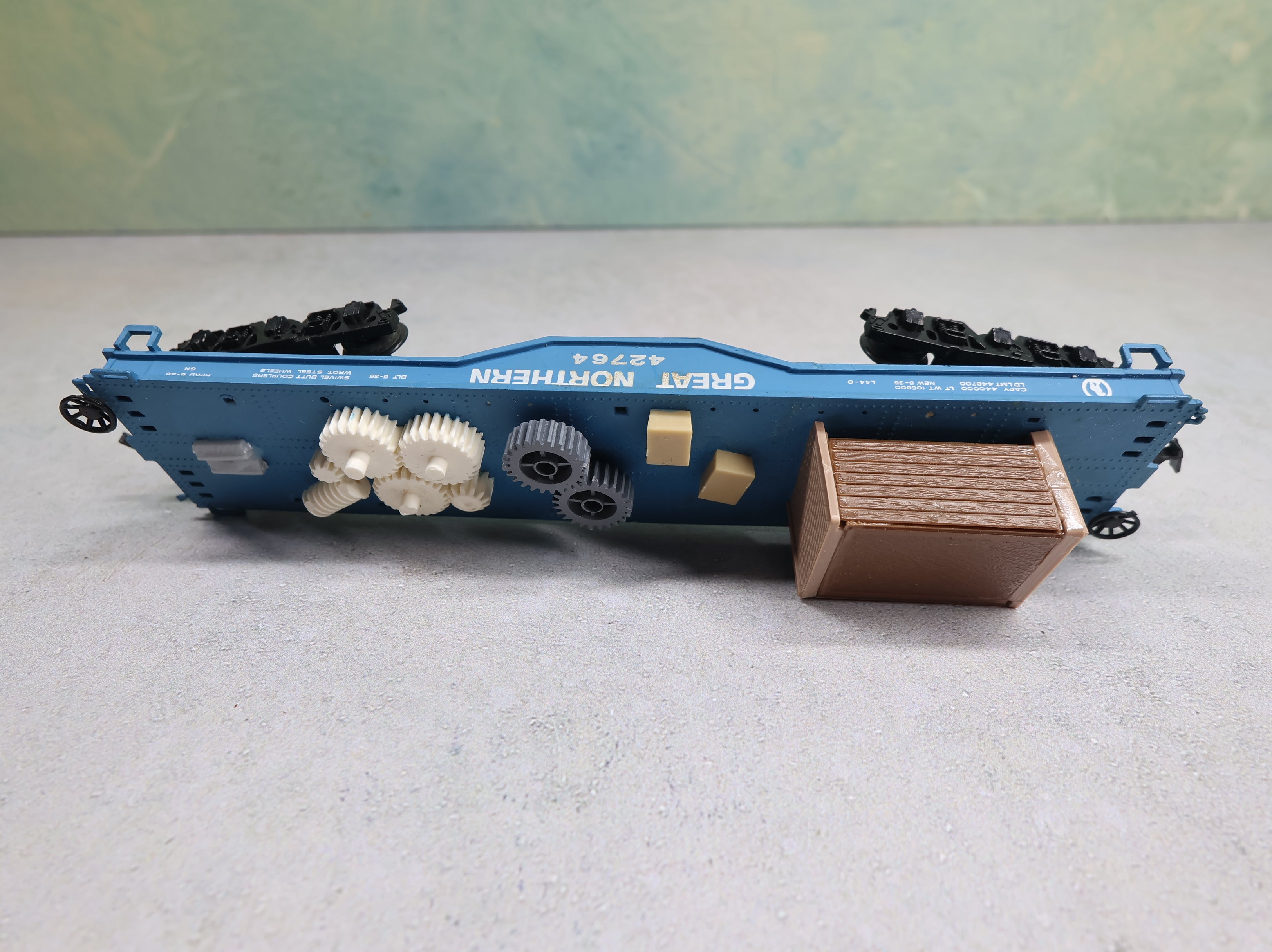 USED Bachmann HO Scale 50' Flat Car Great Northern #42764 w/ Custom Load