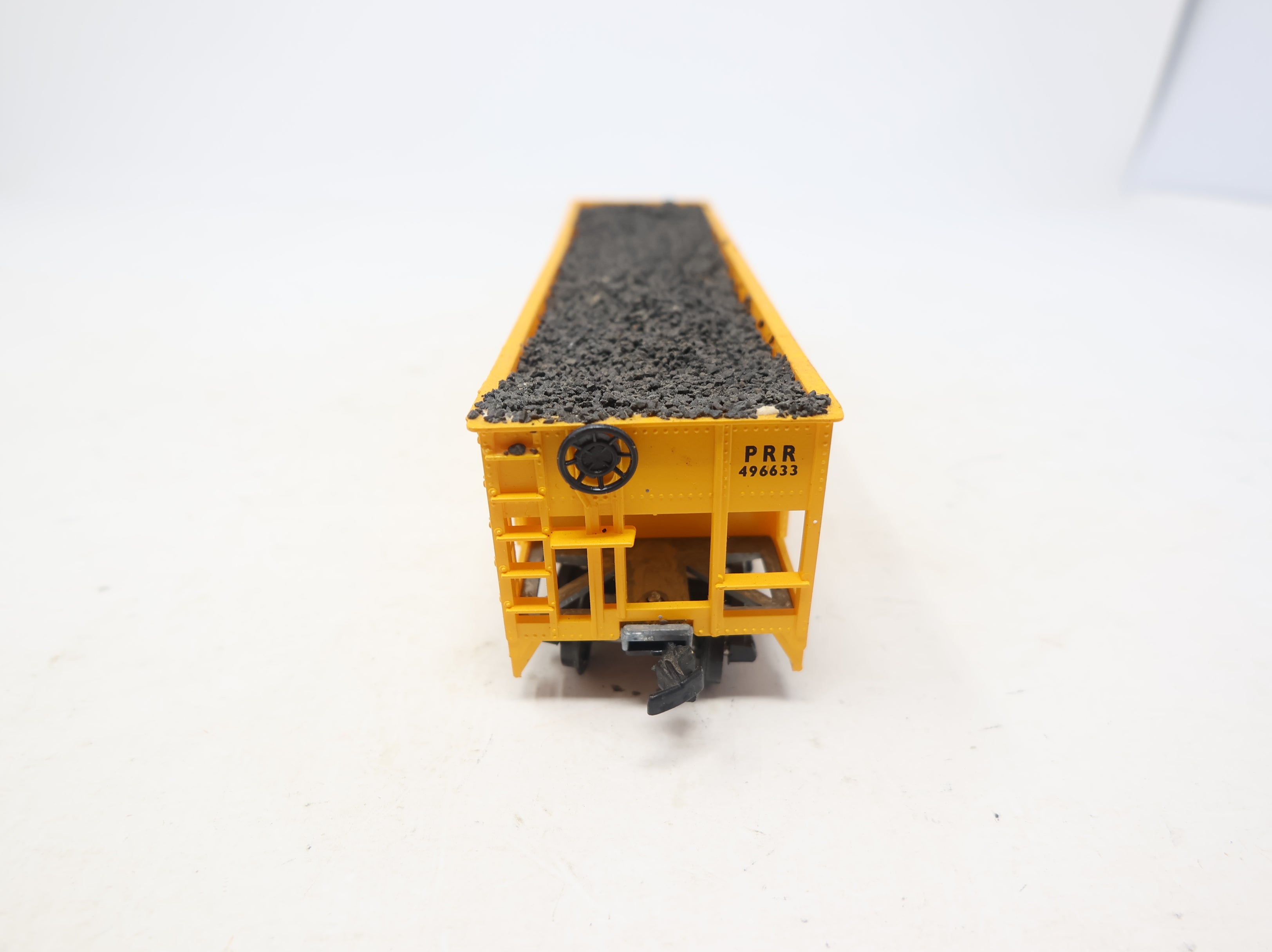 USED Roundhouse HO Scale Rib Ballast Hopper Pennsylvania PRR #496633 w/ Coal Load