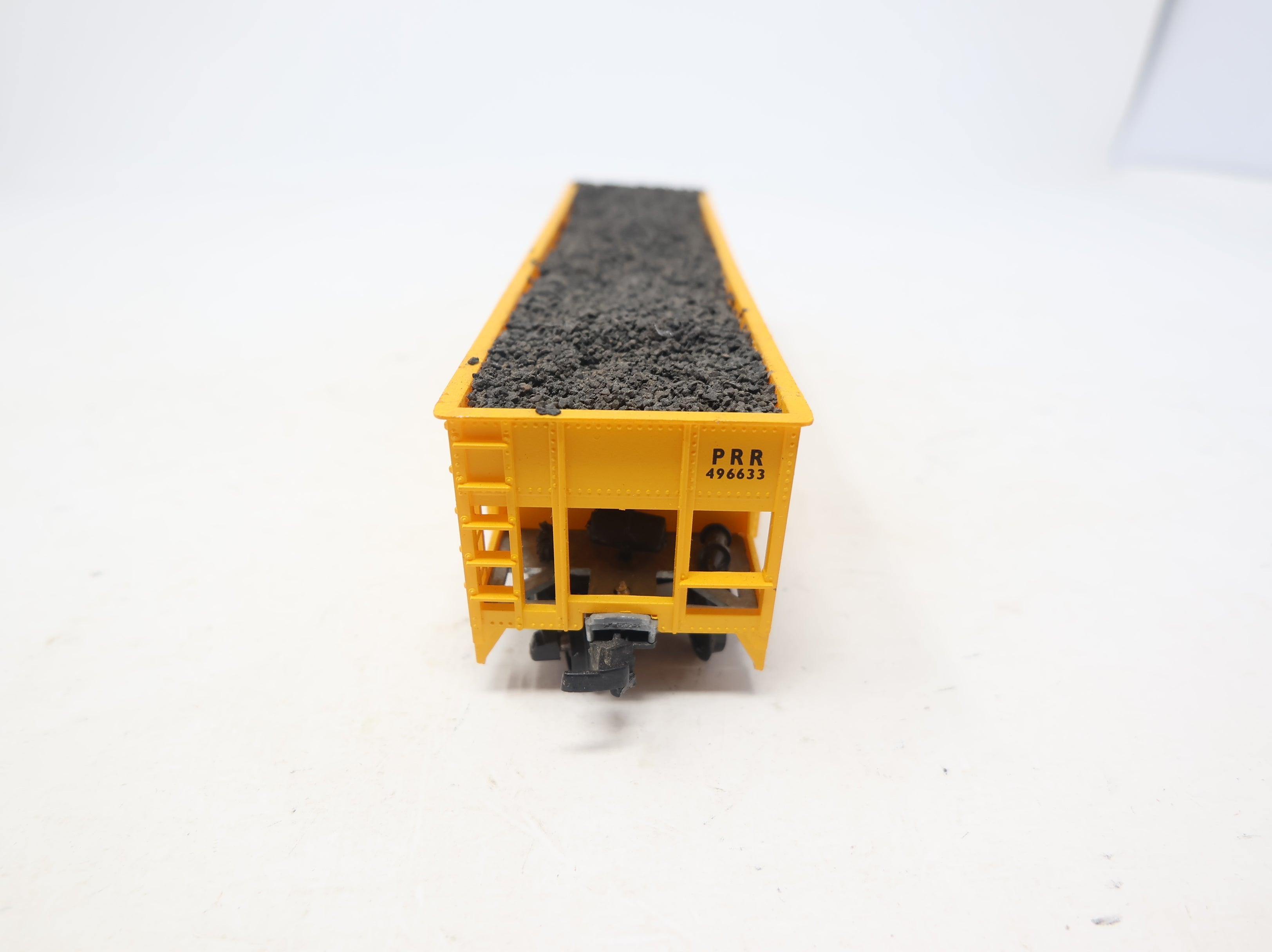 USED Roundhouse HO Scale Rib Ballast Hopper Pennsylvania PRR #496633 w/ Coal Load