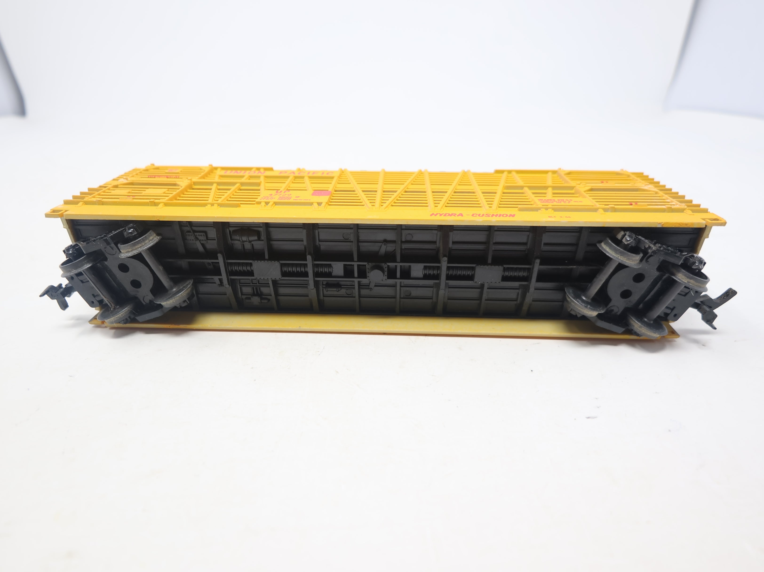 USED AHM HO Scale Hydra-Cushion Cattle Stock Car Union Pacific UP #47729