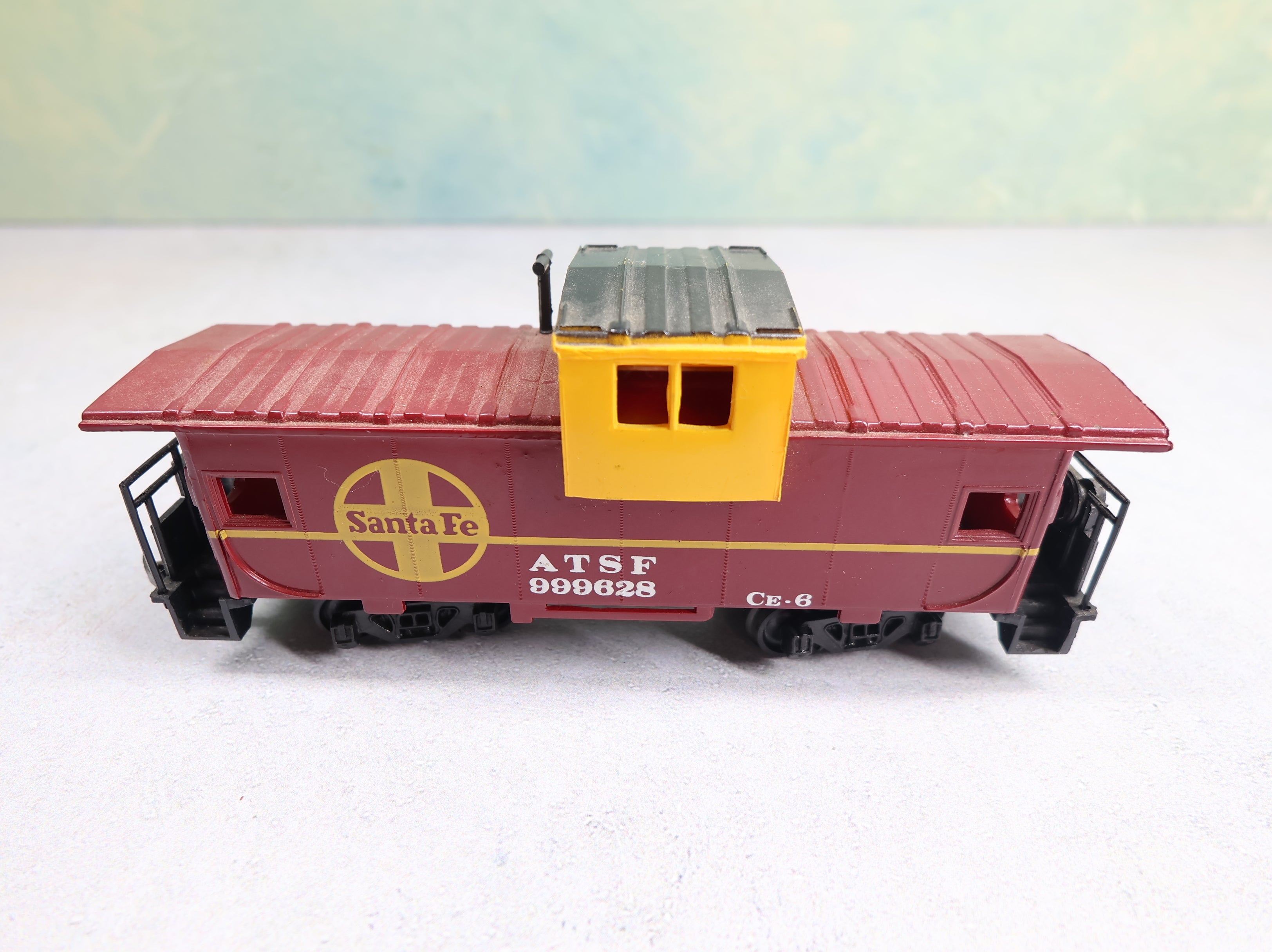 USED Bachmann HO Scale Caboose Santa Fe ATSF #999628