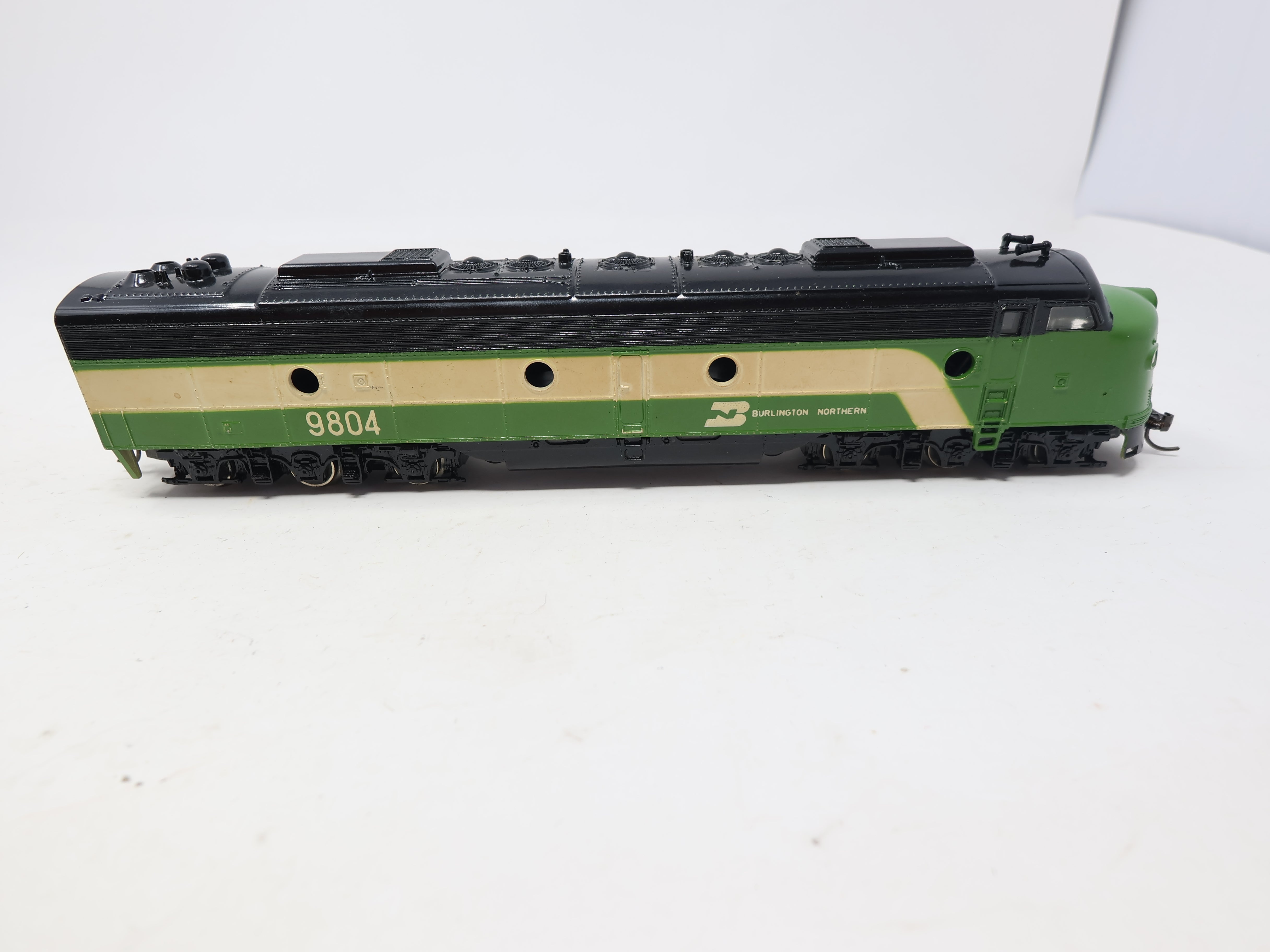 USED Rivarossi HO Scale, EMD E8 Diesel Locomotive, Burlington Northern #9804 (DC)