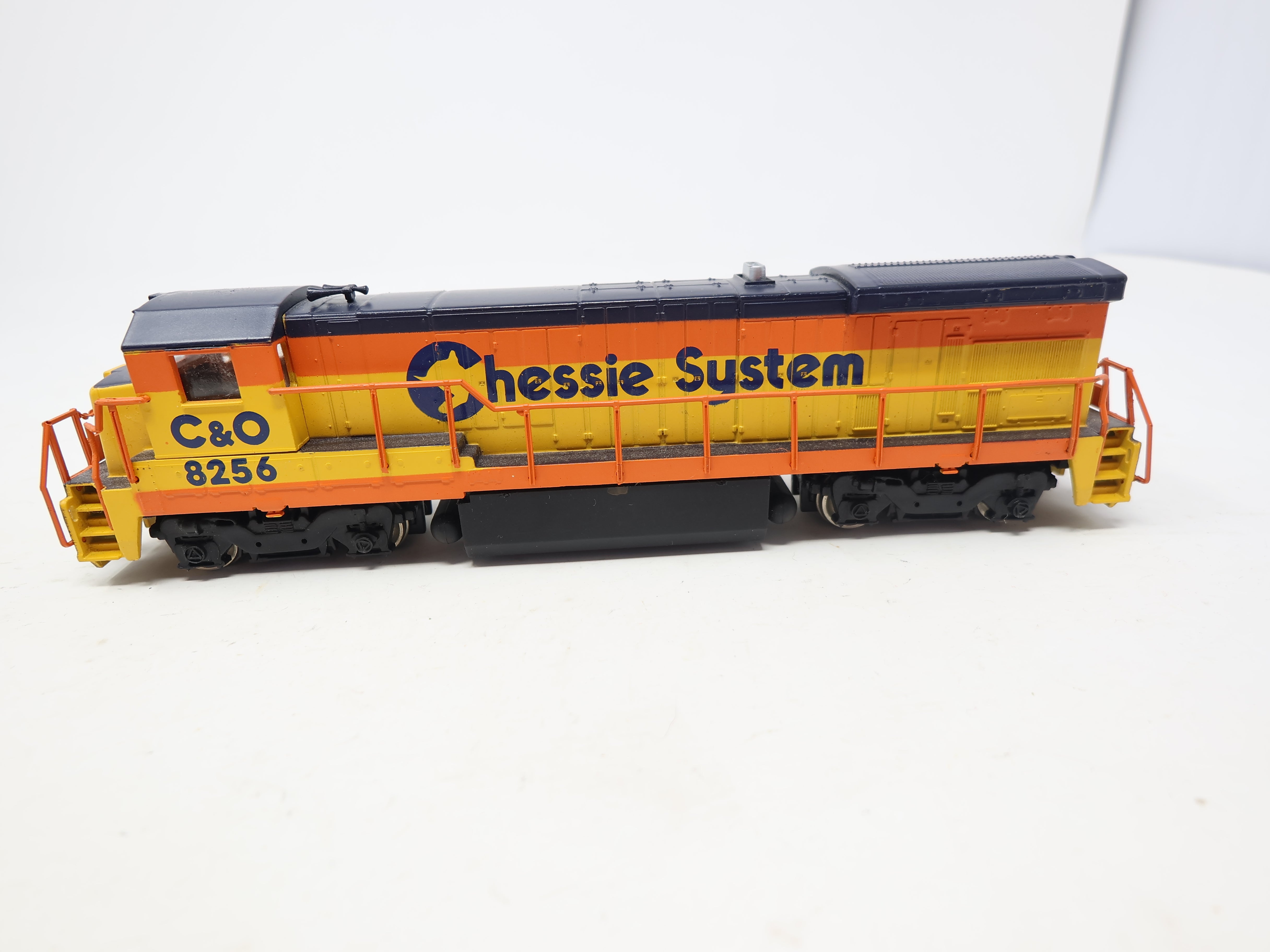 USED Bachmann HO Scale, B23-7 Diesel Locomotive, Chessie System C&O #8256 (DC)