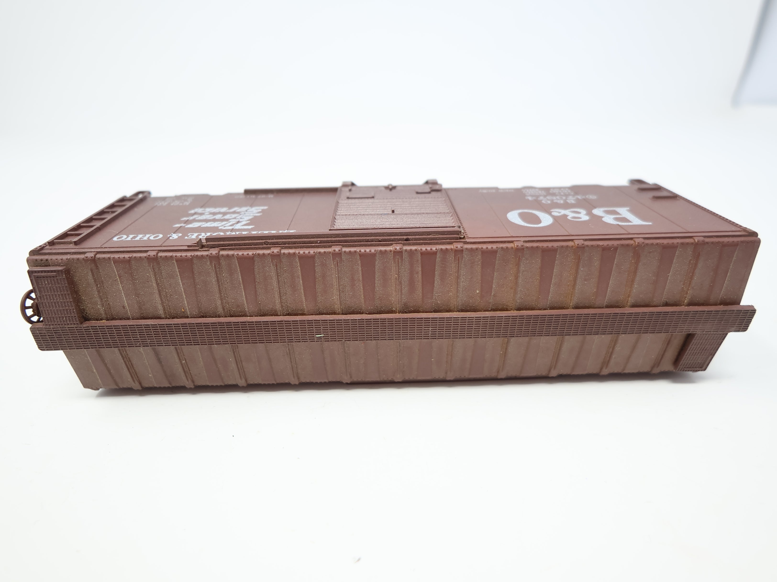 USED HO Scale 40' Box Car Baltimore and Ohio B&O #470874 Light Weathering