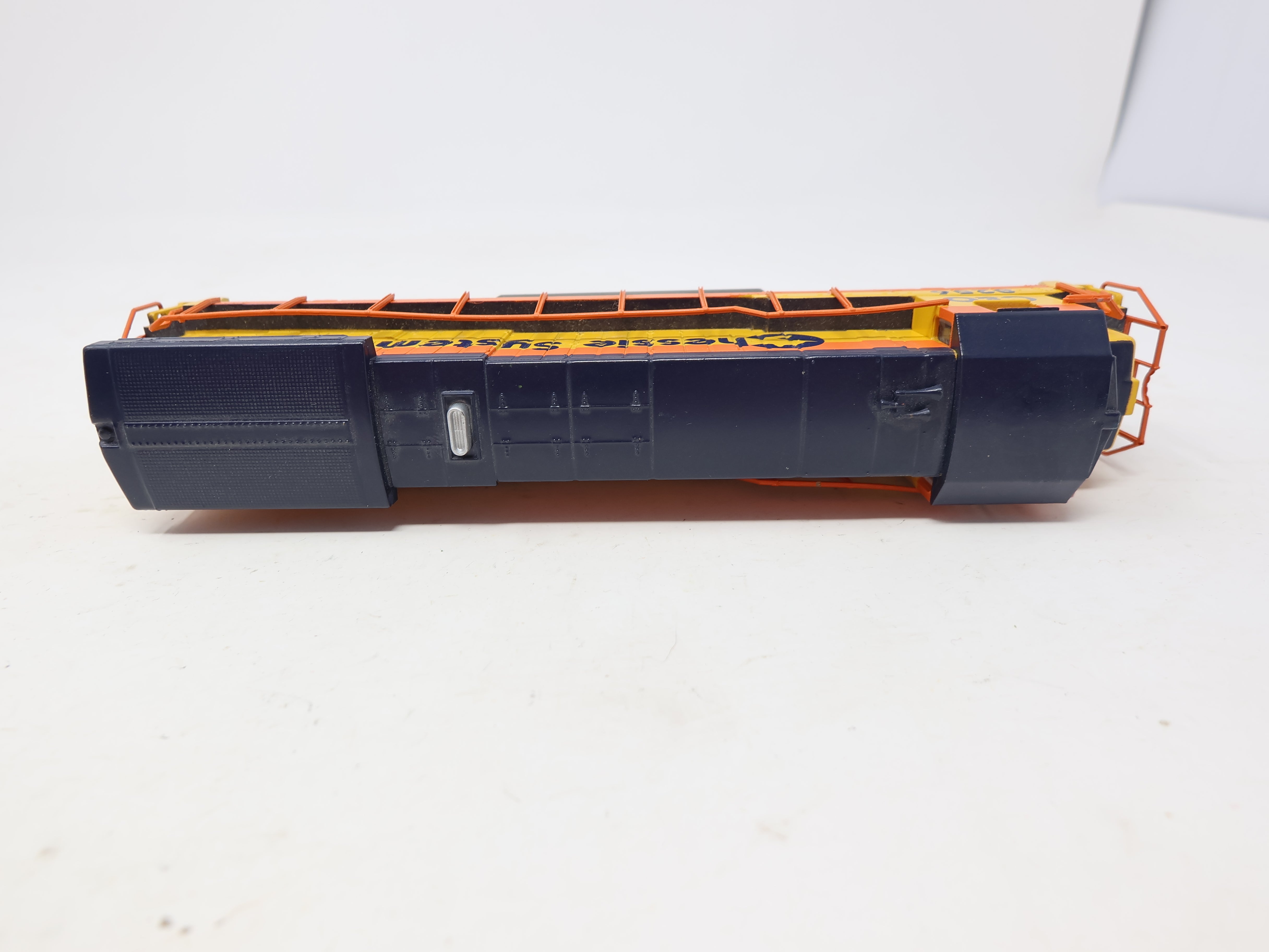 USED Bachmann HO Scale, B23-7 Diesel Locomotive, Chessie System C&O #8256 (DC)