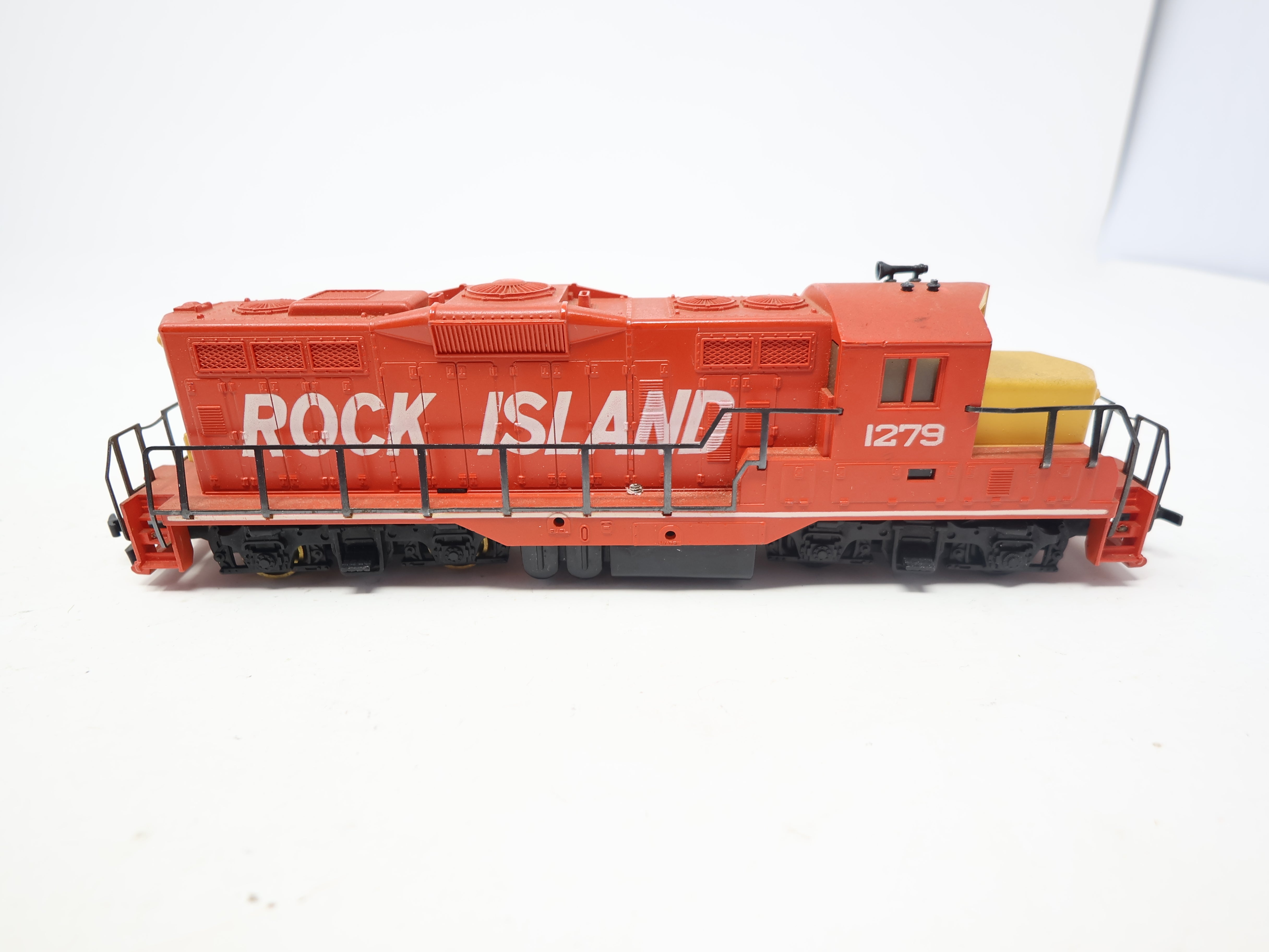 USED Cox HO Scale, GP38 Diesel Locomotive, Rock Island #1279 (DC)