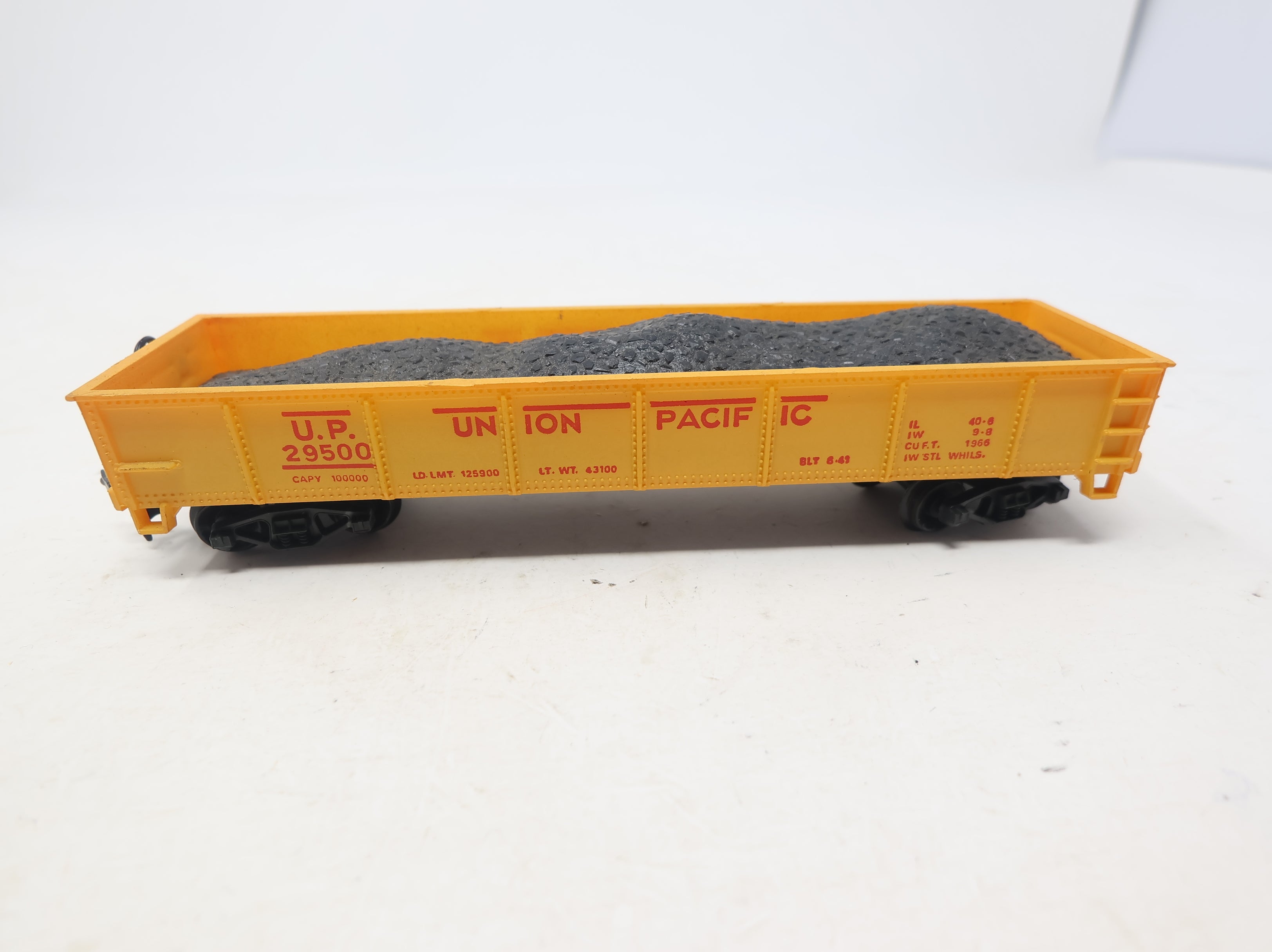 USED HO Scale 40' Gondola Union Pacific UP #29500 w/ Coal Load