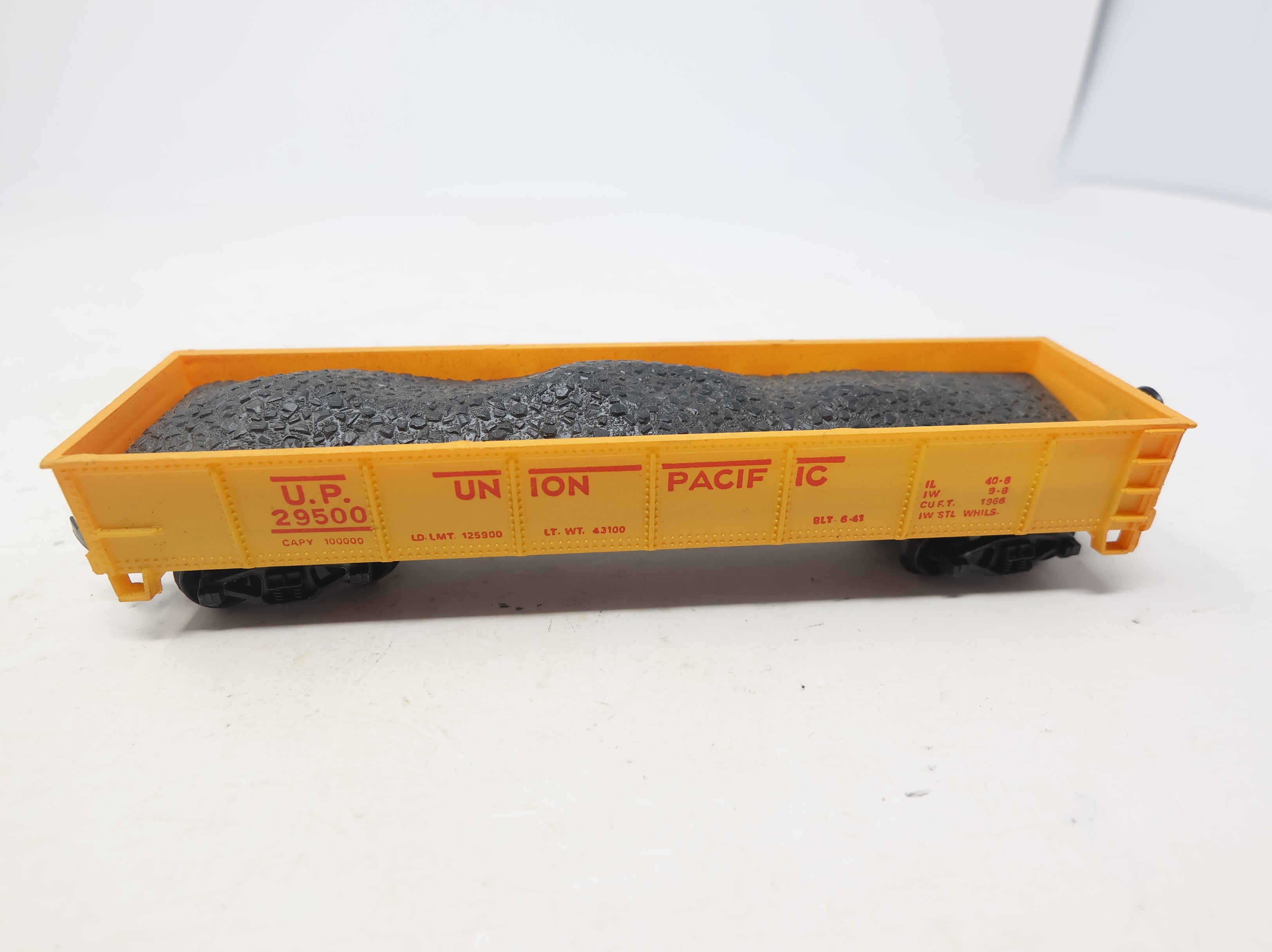 USED HO Scale 40' Gondola Union Pacific UP #29500 w/ Coal Load