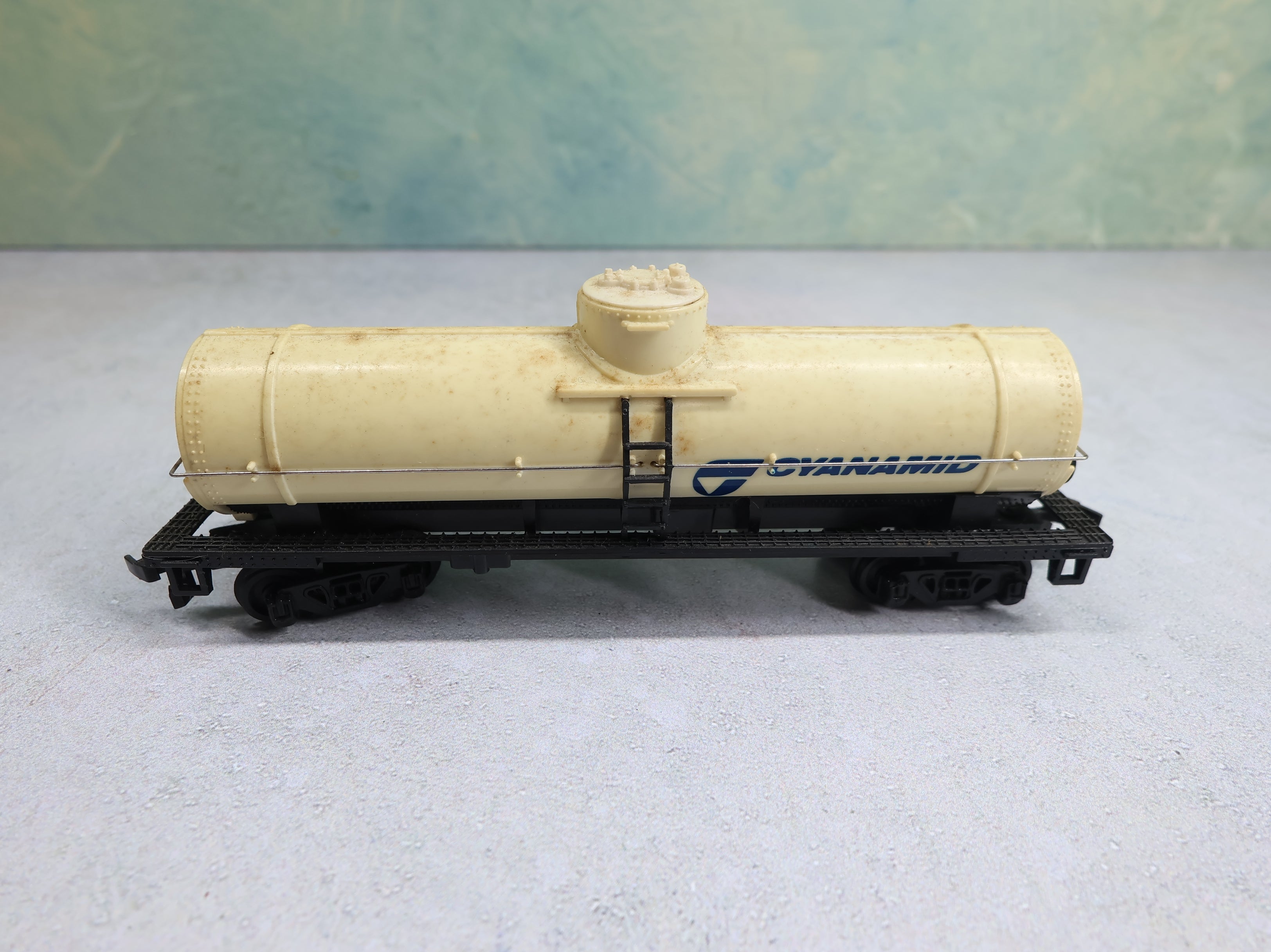 USED Bachmann HO Scale Single Dome Tank Car Cyanamid