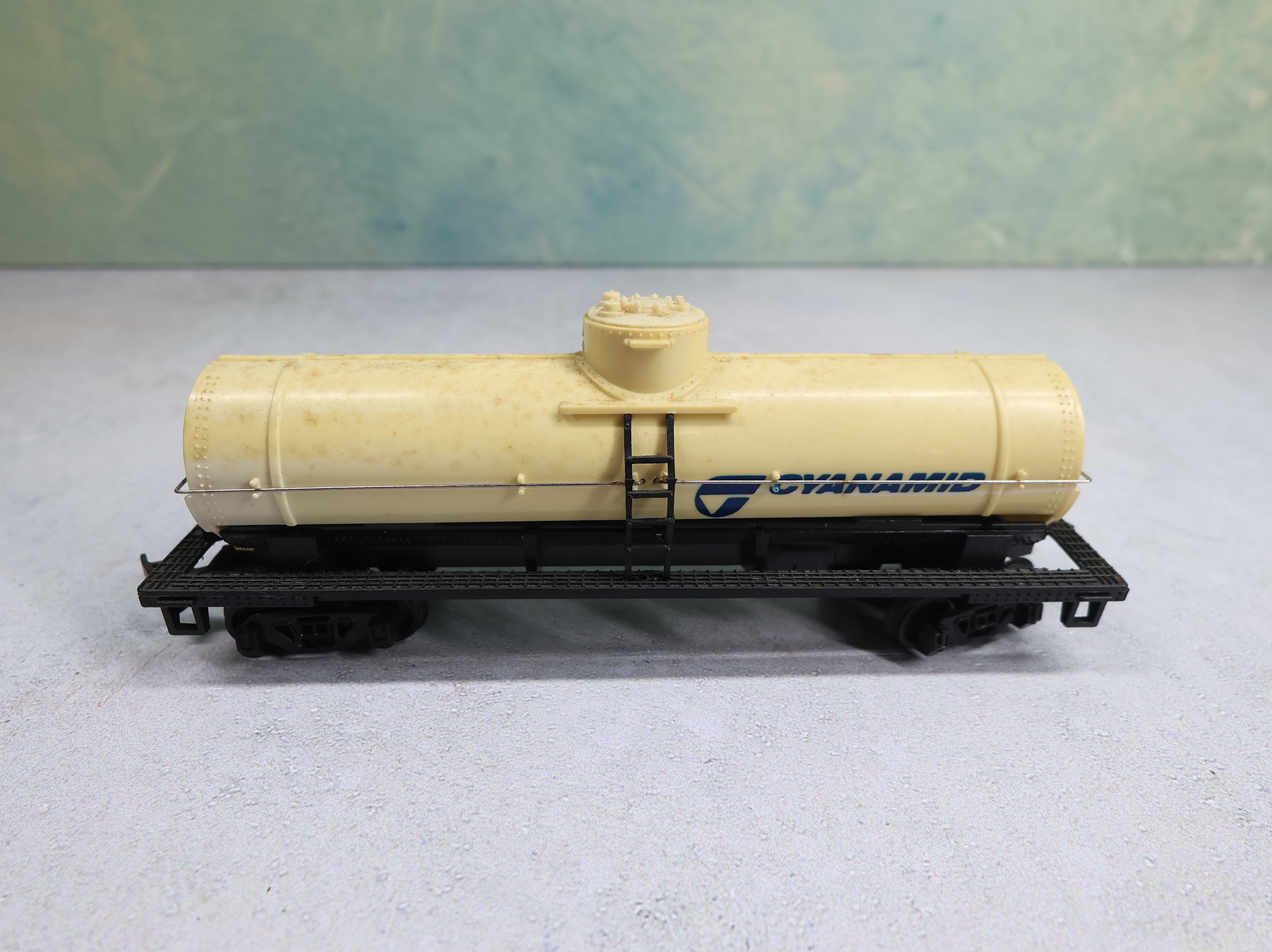 USED Bachmann HO Scale Single Dome Tank Car Cyanamid