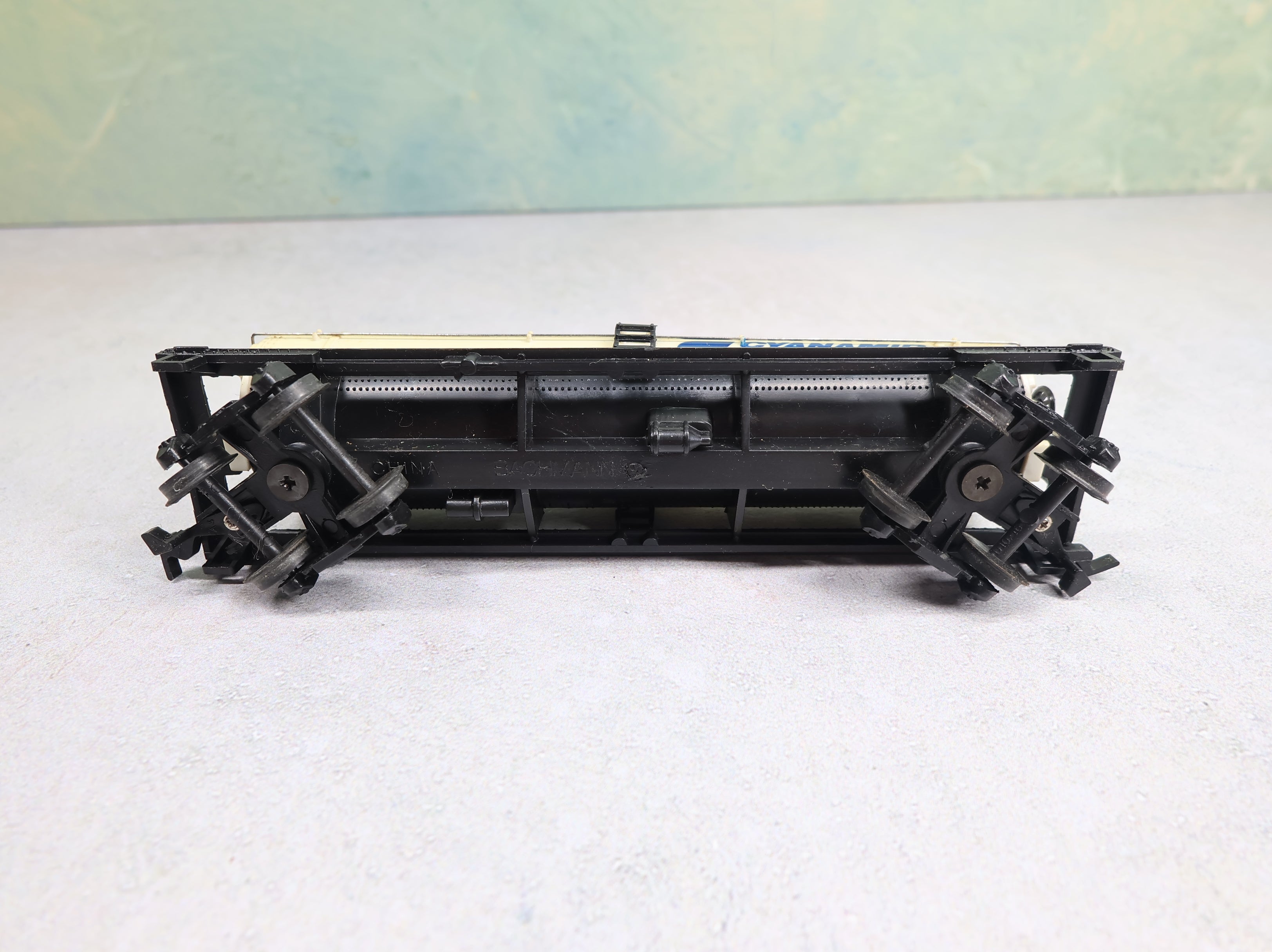 USED Bachmann HO Scale Single Dome Tank Car Cyanamid